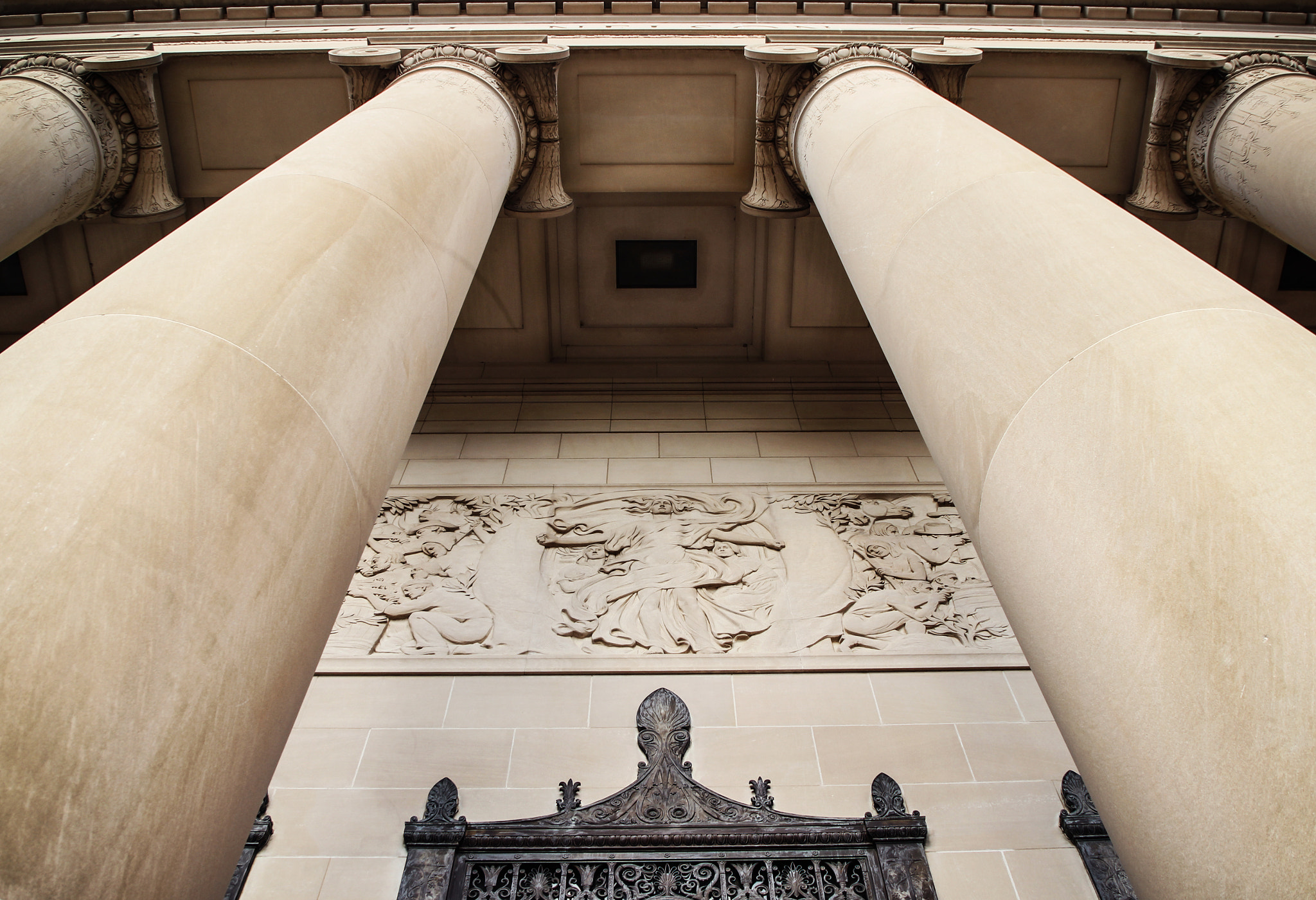 Canon EOS 600D (Rebel EOS T3i / EOS Kiss X5) sample photo. Pillars of justice photography