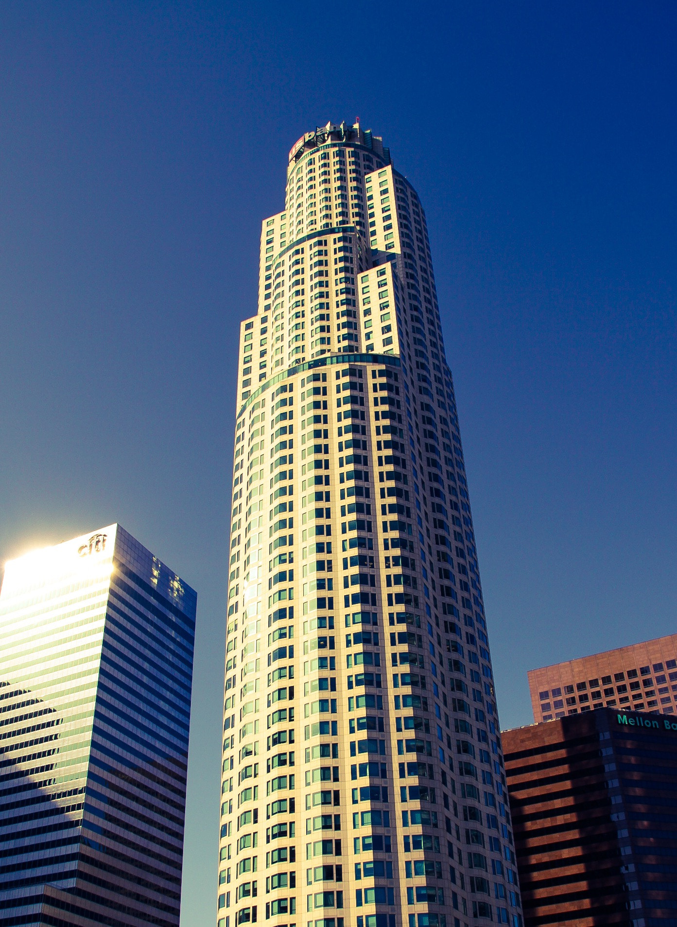 Canon 18-200mm sample photo. Us bank tower photography