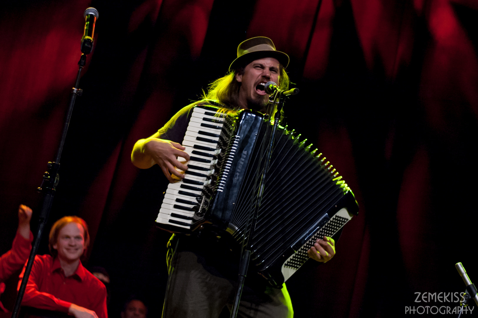 Nikon D70s sample photo. Shredding the accordian photography