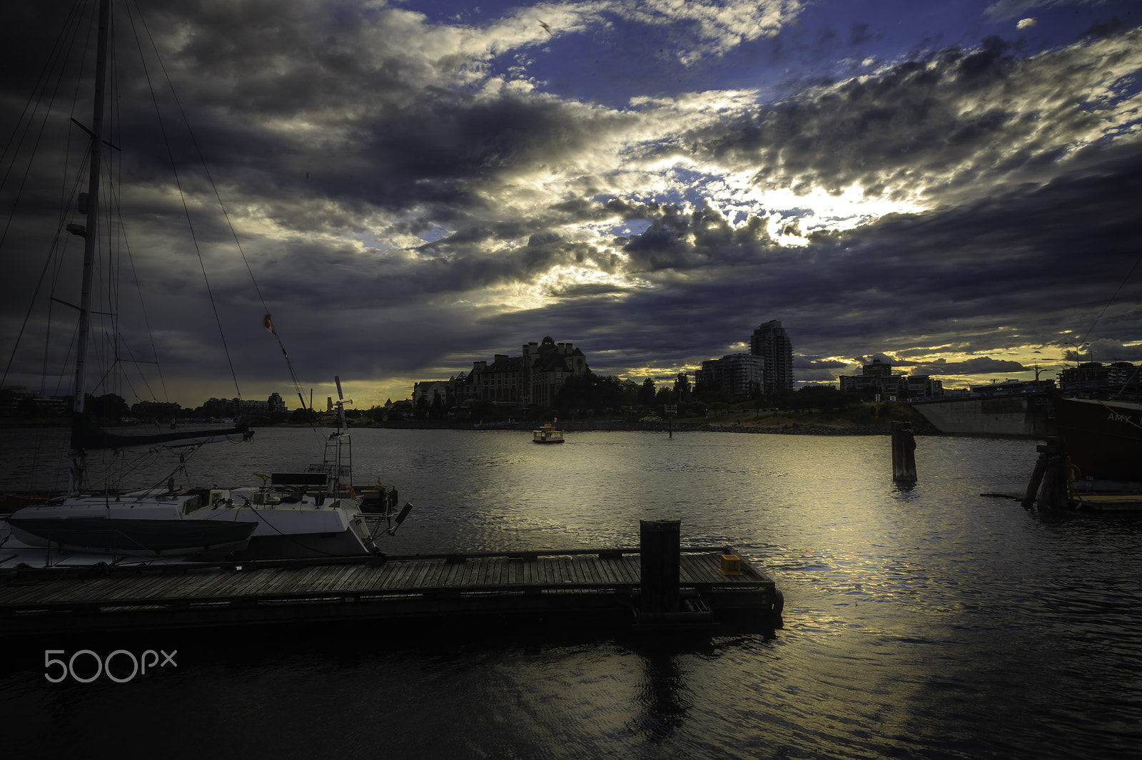 Canon EOS 6D + Canon EF 20mm F2.8 USM sample photo. Beautiful victoria. photography