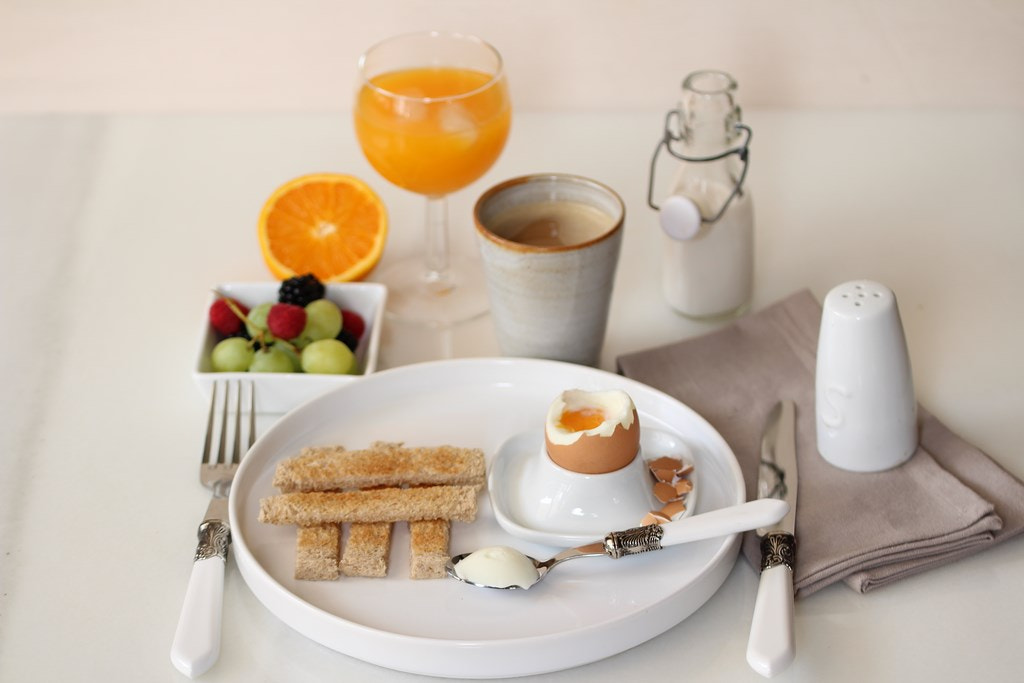 Canon EF 100mm F2.8L Macro IS USM sample photo. An egg for breakfast photography