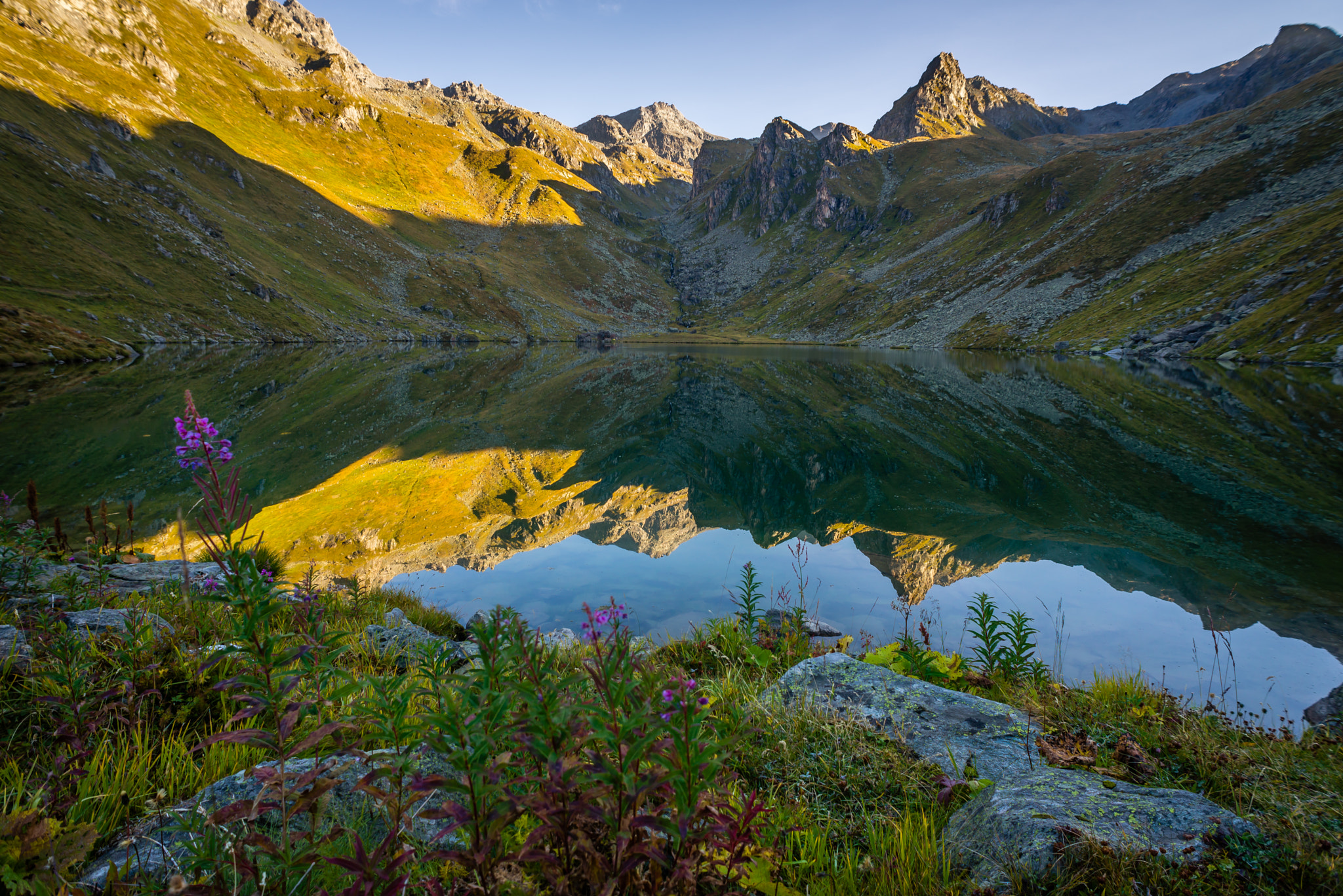 Nikon D610 + AF Nikkor 20mm f/2.8 sample photo. Lac de louvie sunrise photography