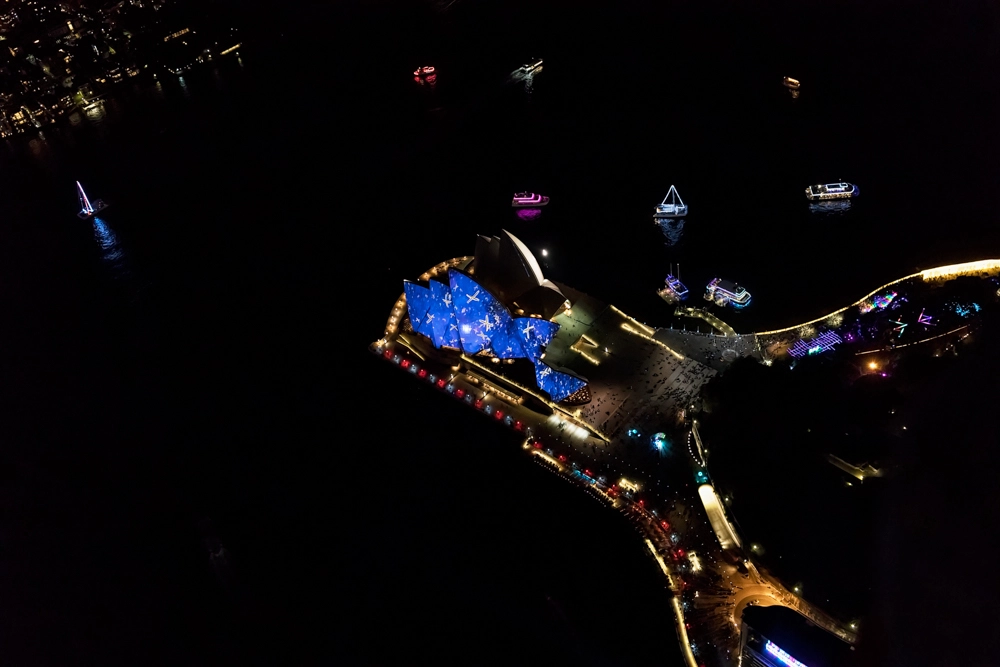 Canon EF 35mm F1.4L II USM sample photo. Vivid sydney - opera house photography