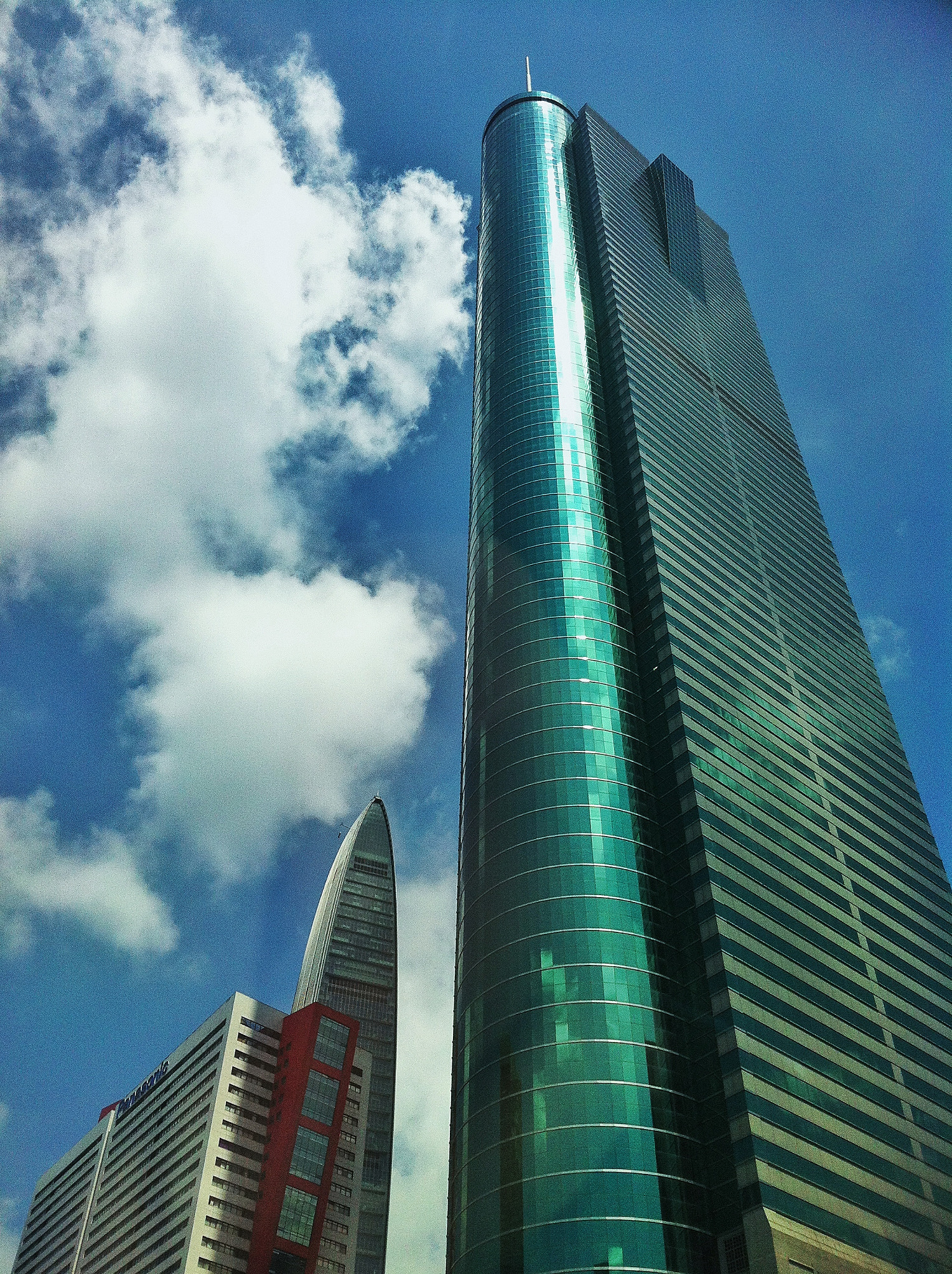 Jag.gr 645 PRO for iPhone sample photo. Building photography