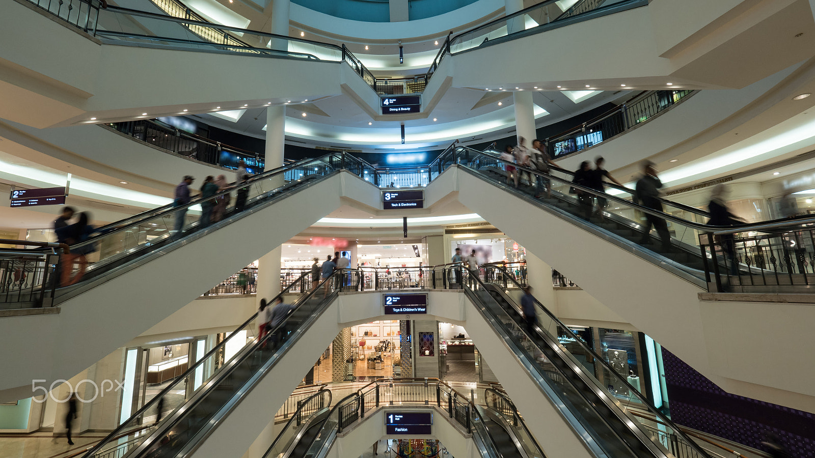 Panasonic Lumix DMC-GH4 + Olympus M.Zuiko Digital ED 7-14mm F2.8 PRO sample photo. Customers traffic in shopping mall photography