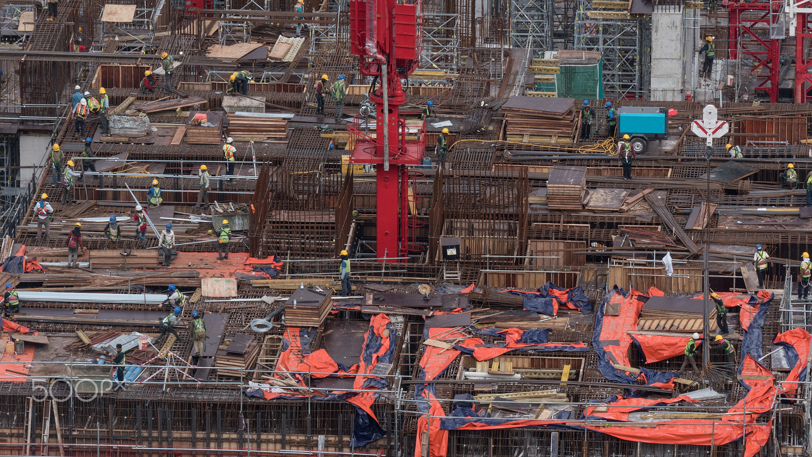 Panasonic Lumix DMC-GH4 sample photo. Builders working on construction site photography