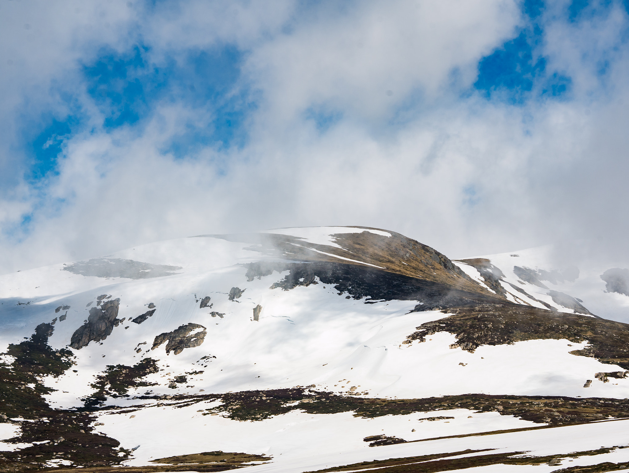 Olympus M.Zuiko Digital 45mm F1.8 sample photo. Smoky snow mountains photography