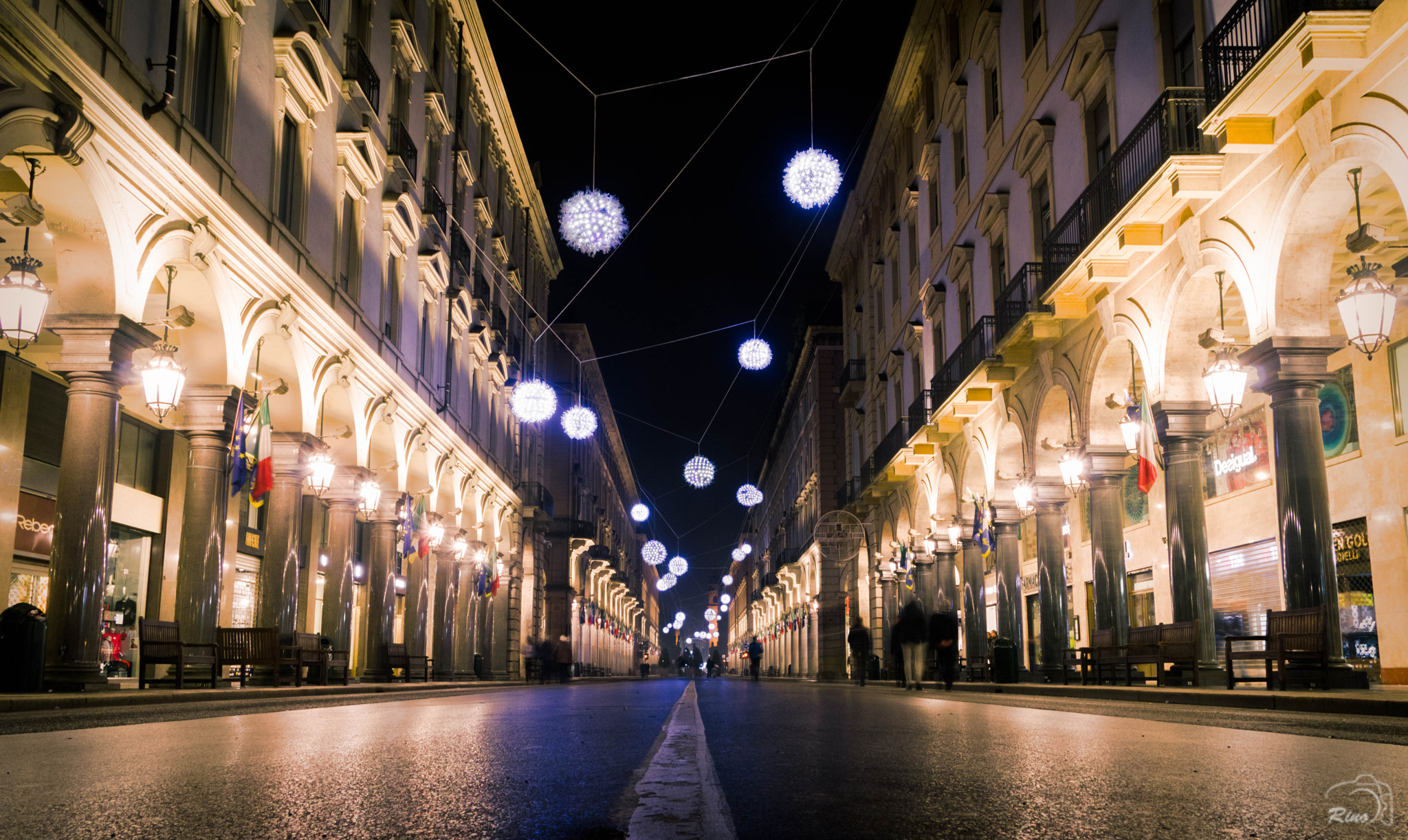 Canon EOS 760D (EOS Rebel T6s / EOS 8000D) + Canon TS-E 90mm F2.8 Tilt-Shift sample photo. Turin by night photography