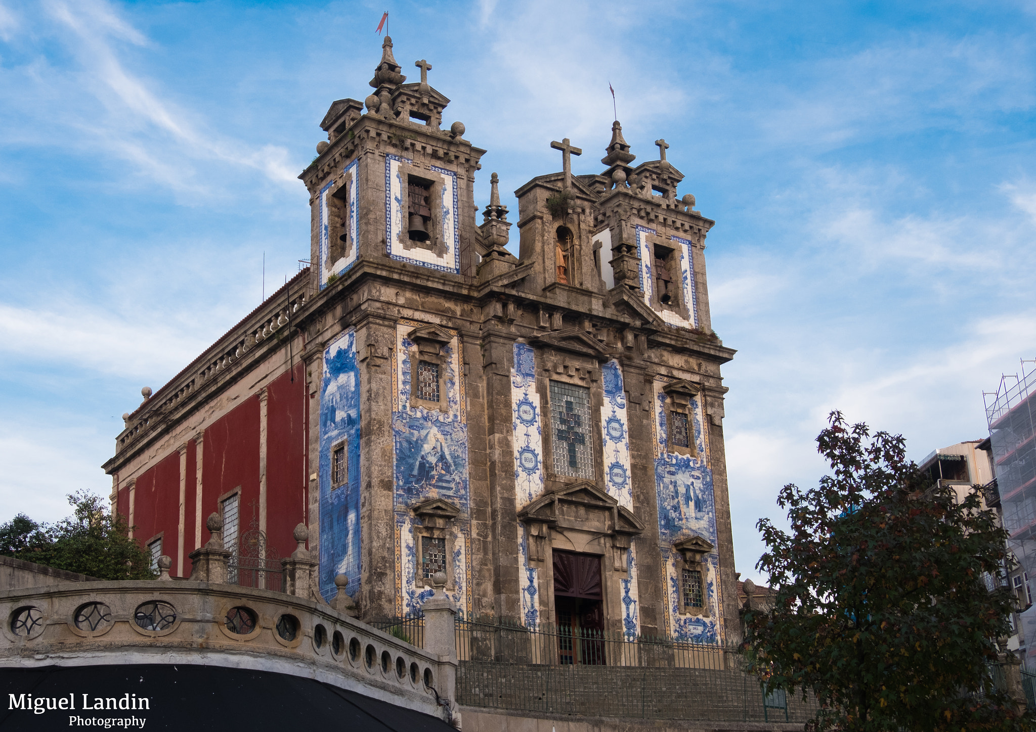 Fujifilm X-Pro2 + Fujifilm XF 18-135mm F3.5-5.6 R LM OIS WR sample photo. Porto church 2 photography