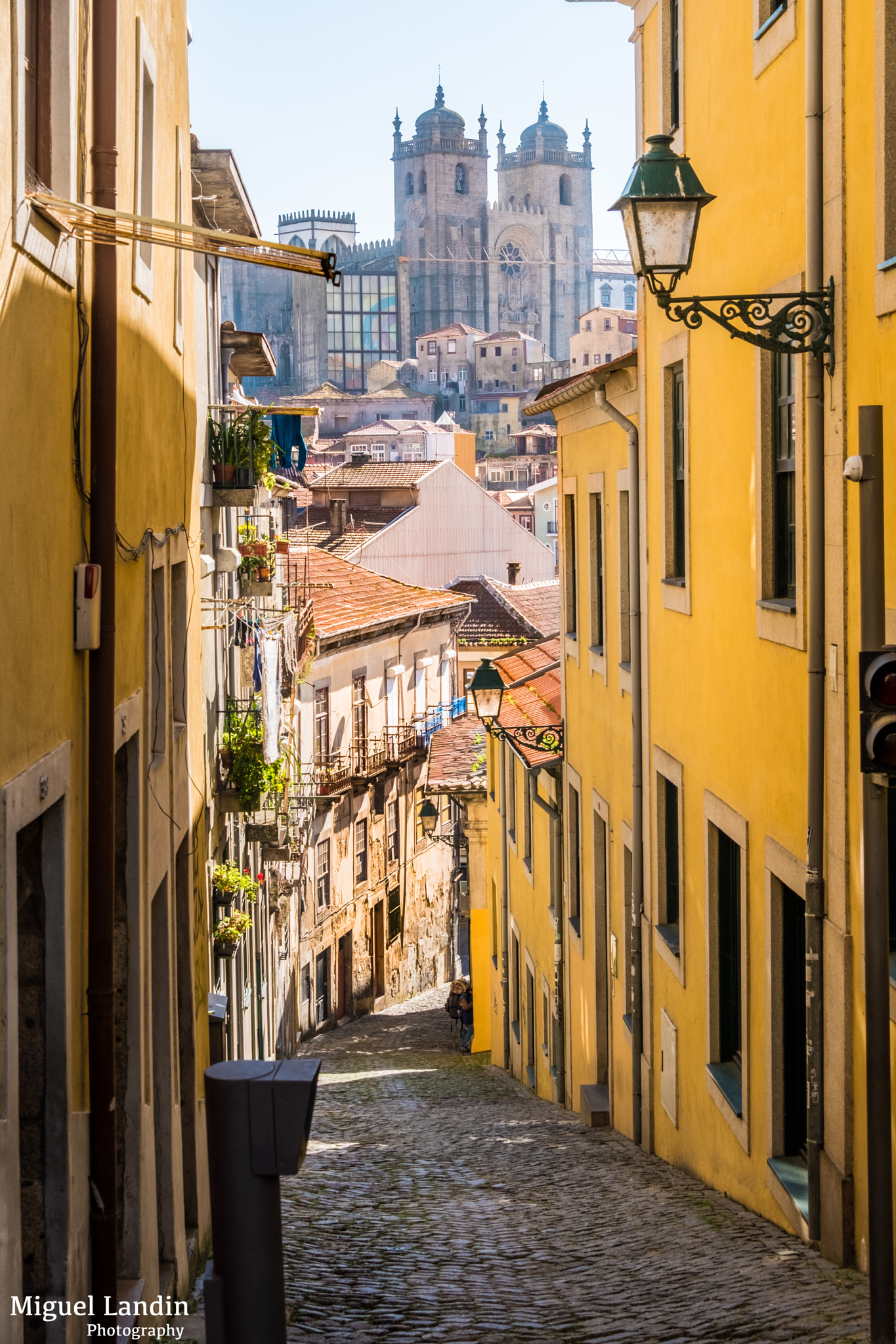 Fujifilm X-Pro2 + Fujifilm XF 18-135mm F3.5-5.6 R LM OIS WR sample photo. Old porto streets photography