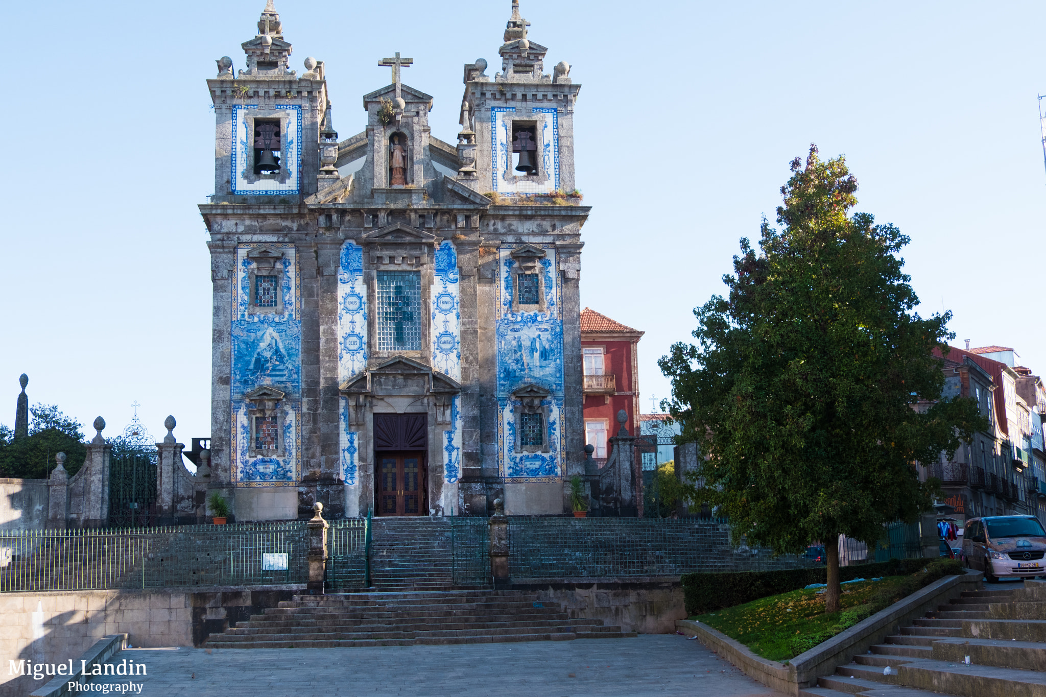 Fujifilm X-Pro2 + Fujifilm XF 18-135mm F3.5-5.6 R LM OIS WR sample photo. Porto church photography