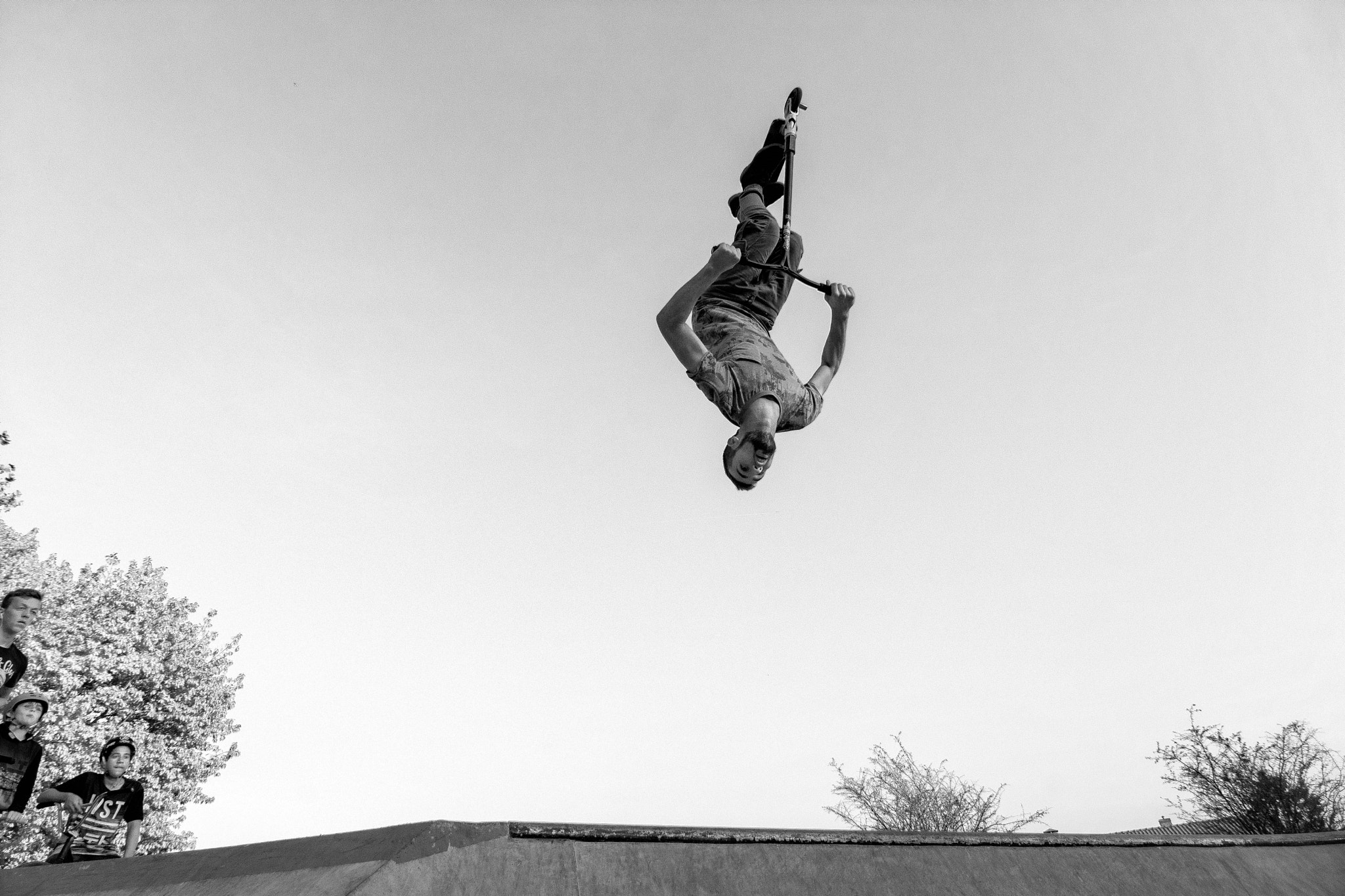 Tokina AT-X Pro 12-24mm F4 (IF) DX sample photo. Flip (black and white version) photography