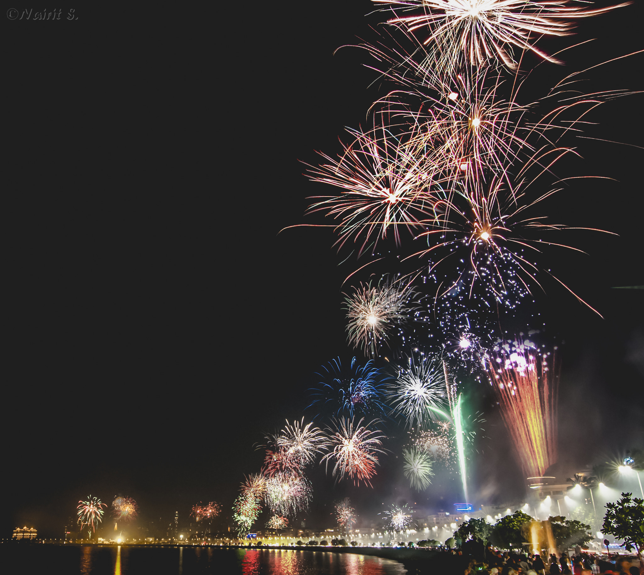 Nikon D5000 sample photo. Diwali 2016 at marine drive, mumbai photography