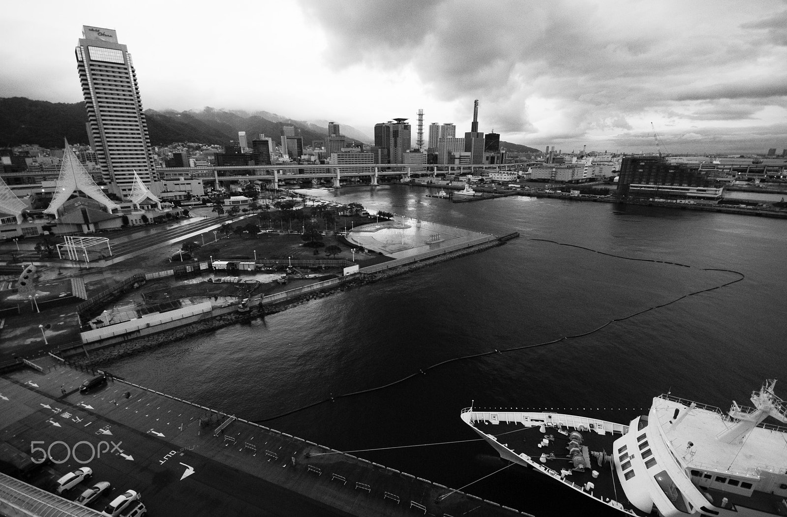 Sigma 10-20mm F4-5.6 EX DC HSM sample photo. Kobe cityscape photography