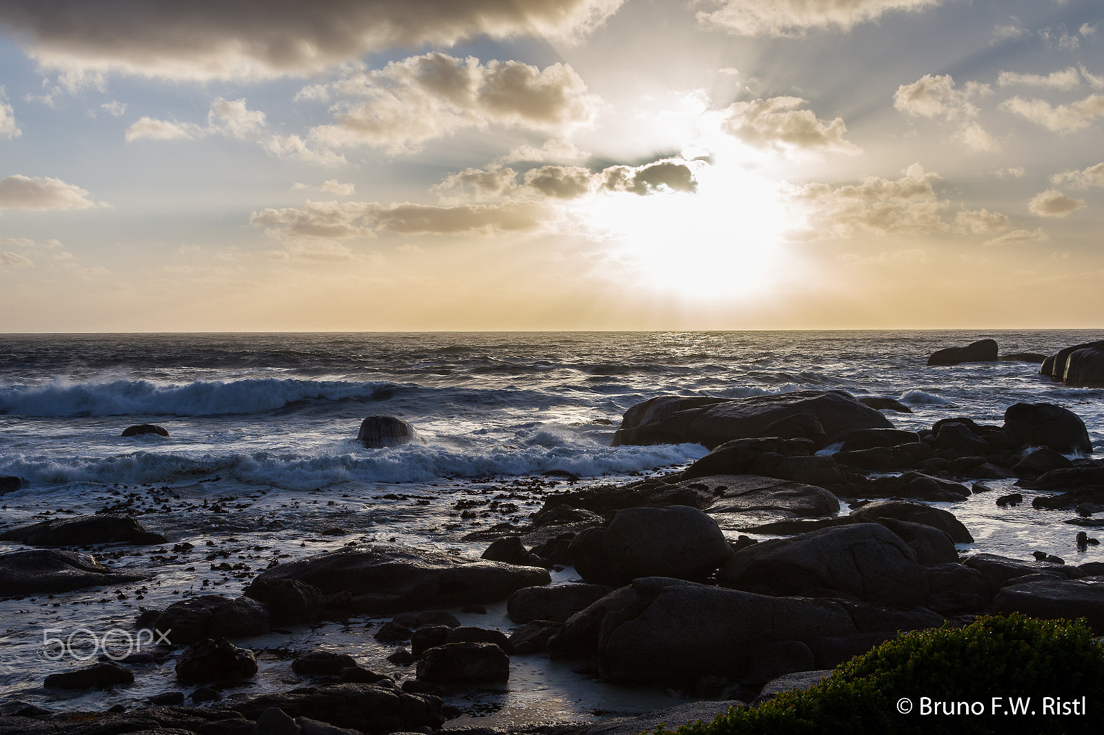 Canon EOS-1D X + Canon EF 28-300mm F3.5-5.6L IS USM sample photo. Capetown sunset at the sea photography