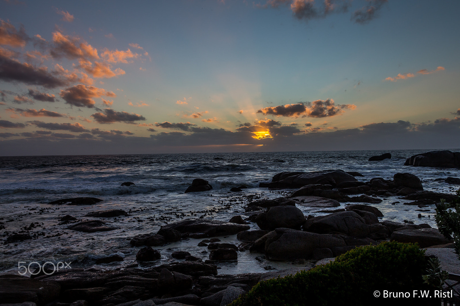 Canon EOS-1D X + Canon EF 28-300mm F3.5-5.6L IS USM sample photo. Capetown sunset at the sea photography