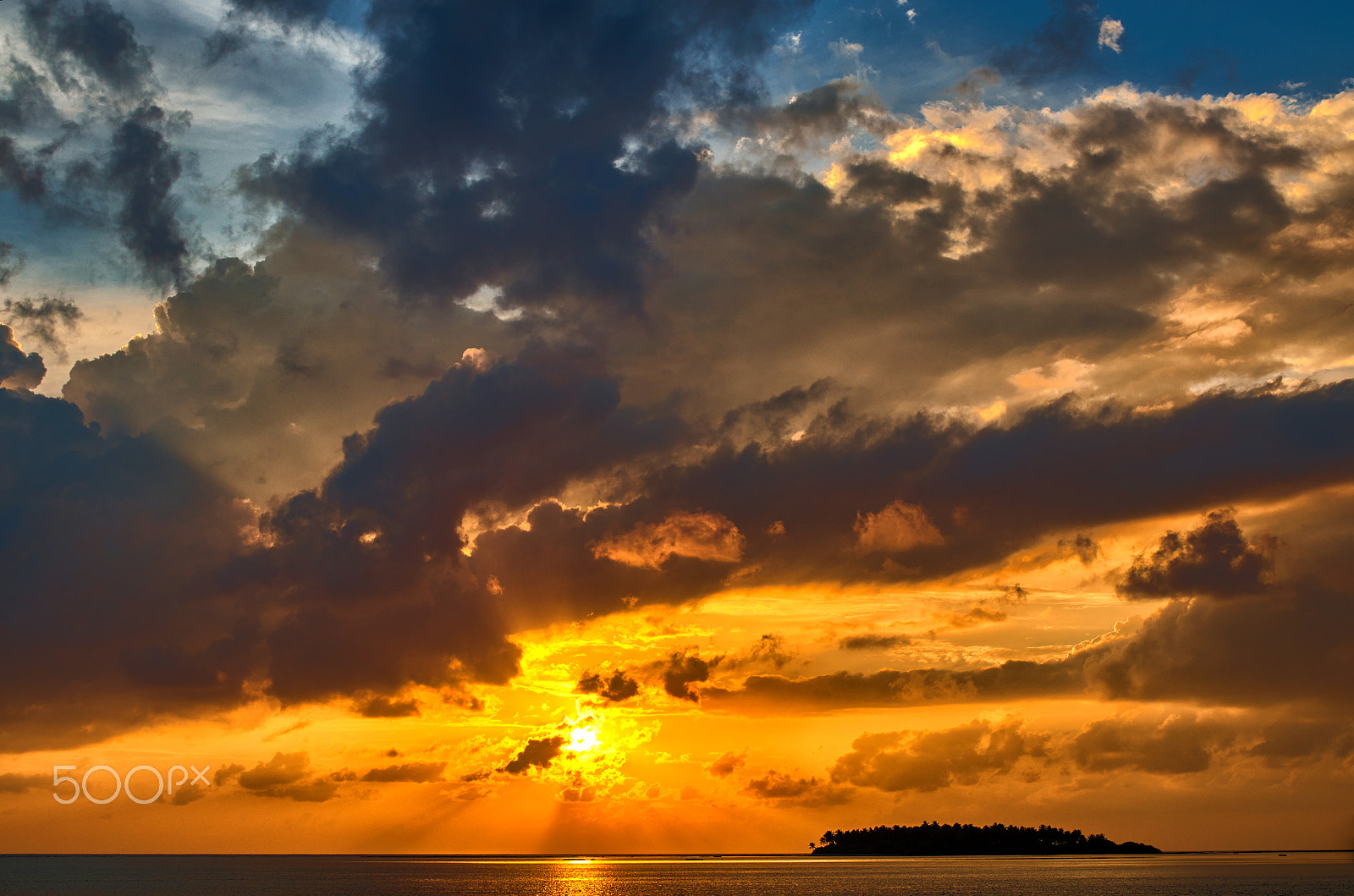 Sigma 35mm F1.4 DG HSM Art sample photo. Sunset in maldives photography