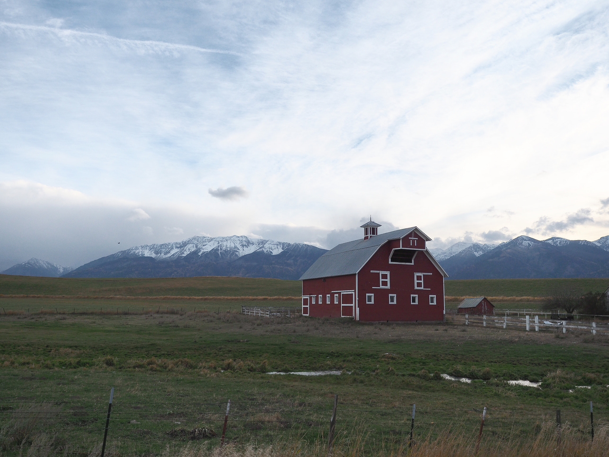 Olympus M.Zuiko Digital ED 12-40mm F2.8 Pro sample photo. Wallowas barn photography