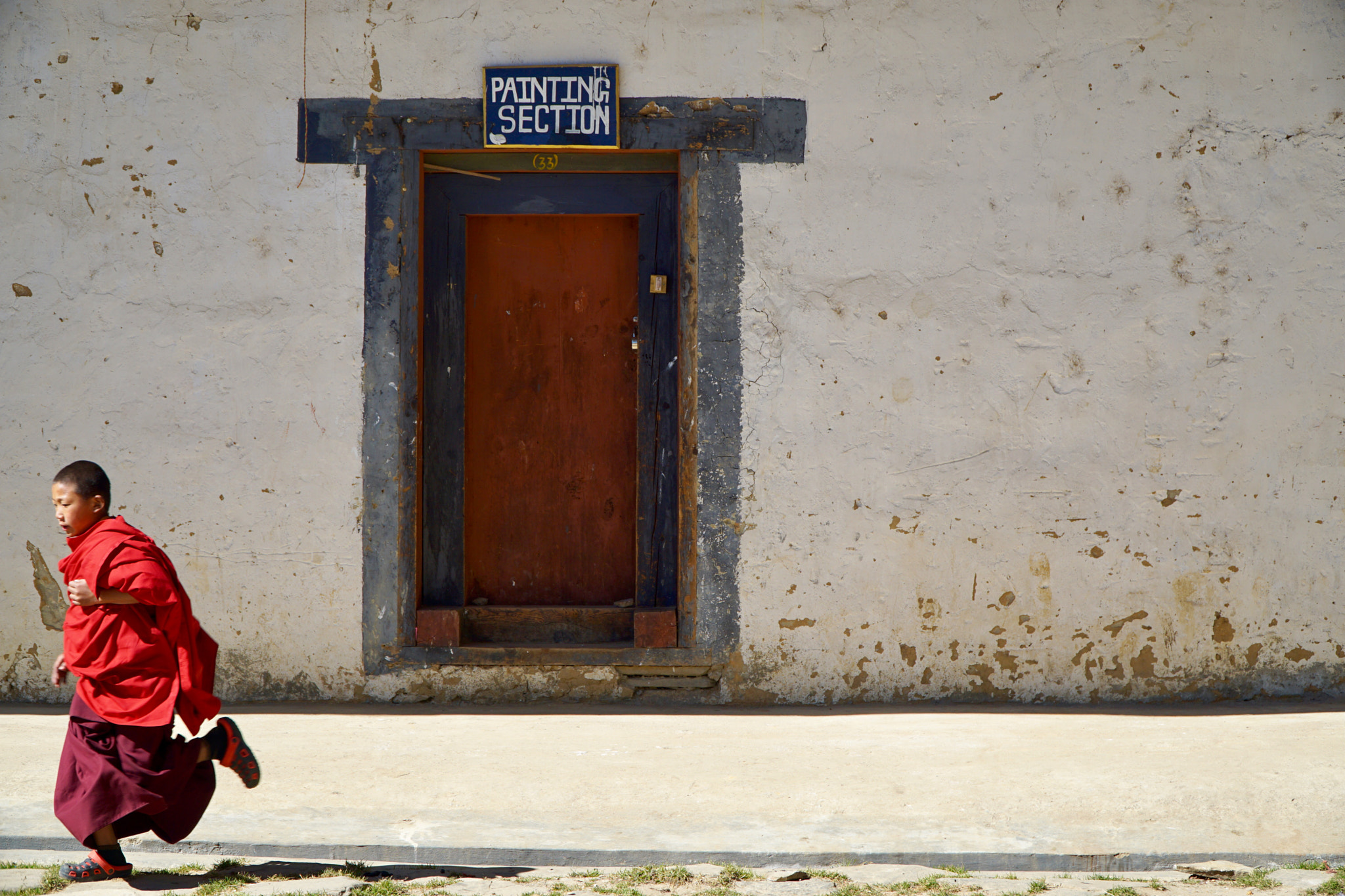 Sony a6000 + Sony E PZ 18-105mm F4 G OSS sample photo. Little monk in bhutan photography