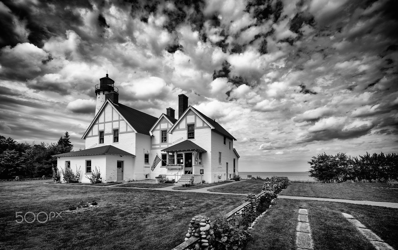 Sony a7R II + Voigtlander SUPER WIDE-HELIAR 15mm F4.5 III sample photo. Point iroquois lighthouse photography