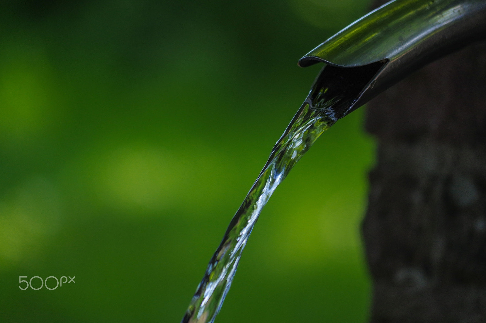smc Pentax-DA L 50-200mm F4-5.6 ED WR sample photo. Close up of running water from a metal tap photography