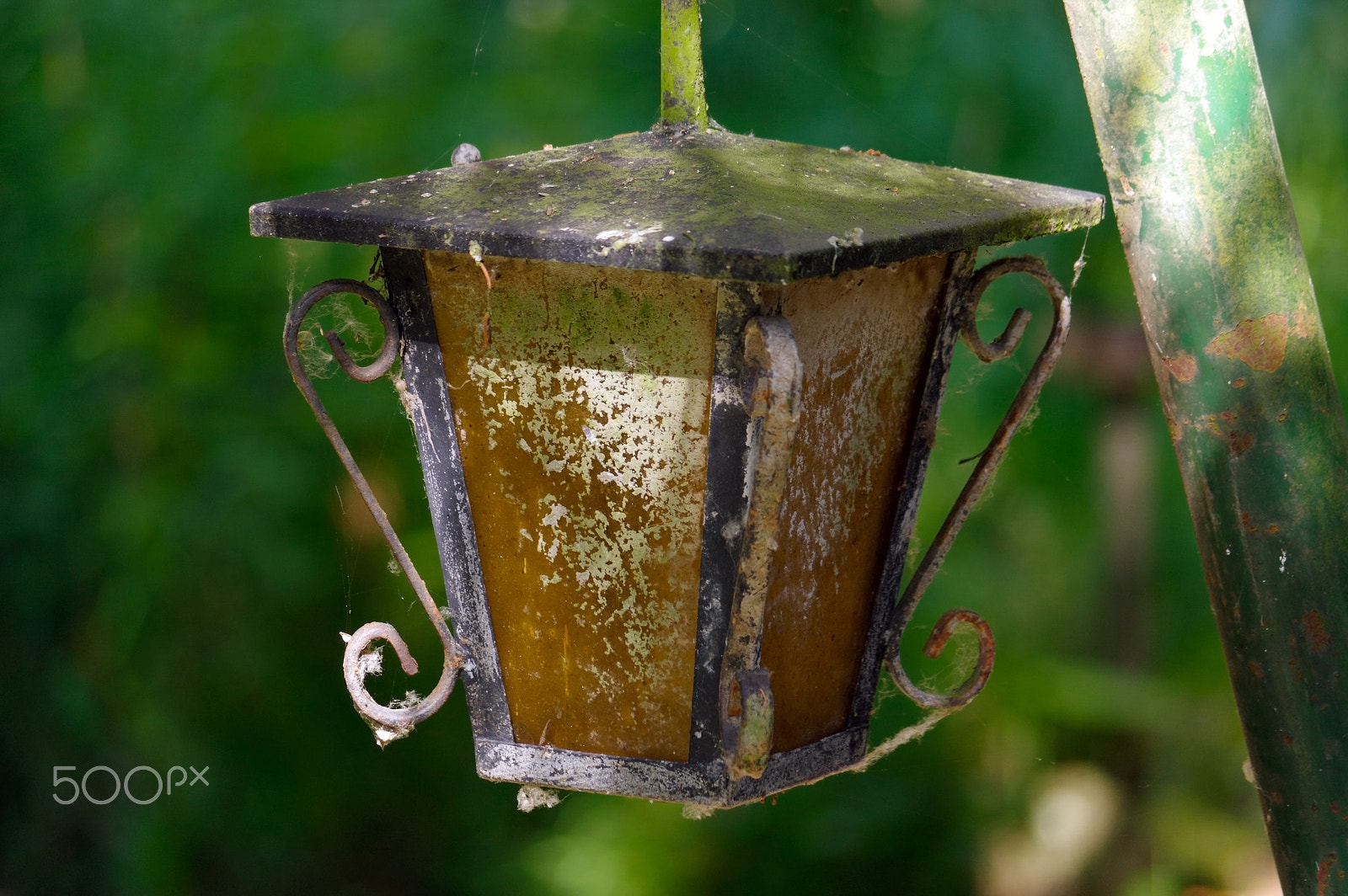 smc Pentax-DA L 50-200mm F4-5.6 ED WR sample photo. Vintage style street light with crown on the top. beautiful historical retro metal streetlight ... photography