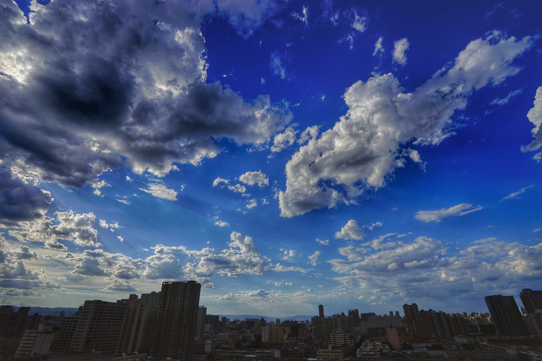 Sony a7 II + Sony Vario-Tessar T* FE 16-35mm F4 ZA OSS sample photo. 乱云飞渡 photography