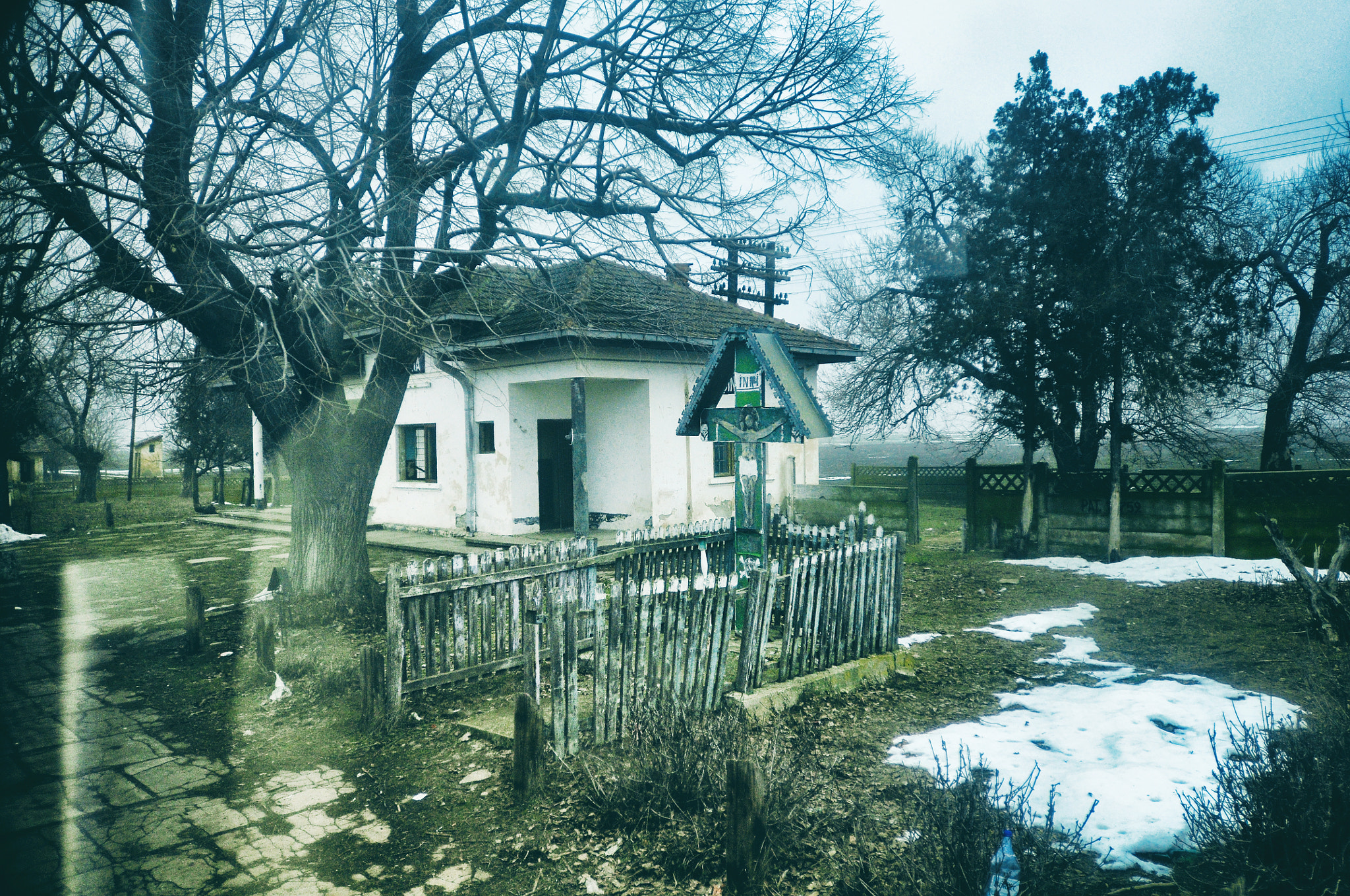 Nikon AF-S Nikkor 17-35mm F2.8D ED-IF sample photo. Village in winter photography