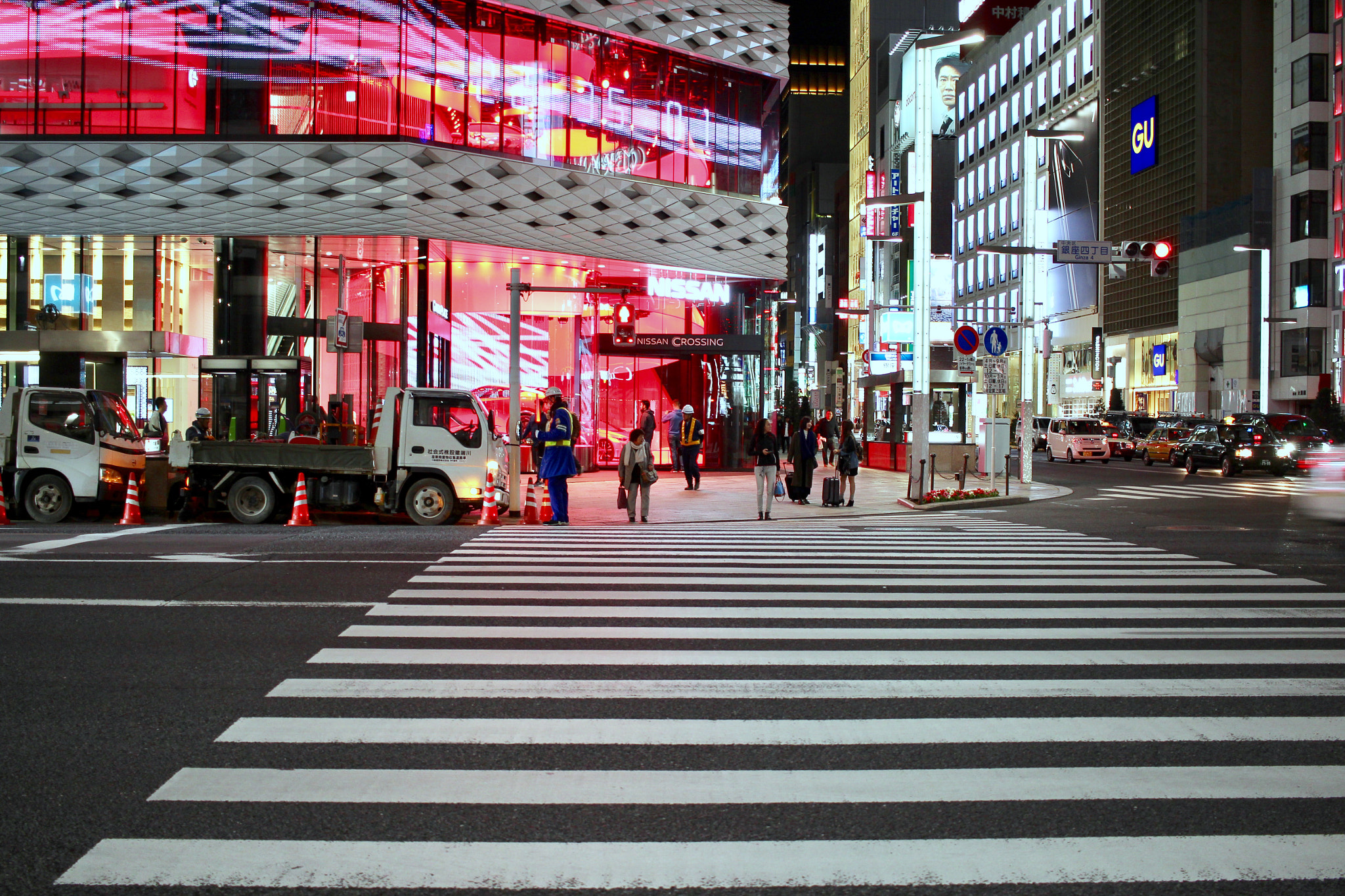 Canon EF-S 24mm F2.8 STM sample photo. Ginza crossing photography