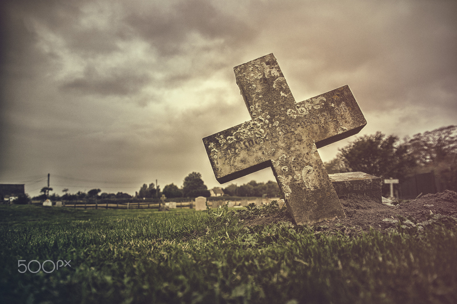 24-70mm F2.8 sample photo. Old english cementary photography