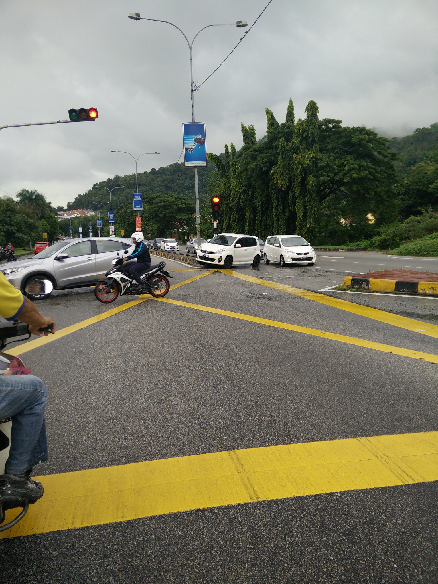 OPPO Find7 sample photo. Not a great day for that driver photography