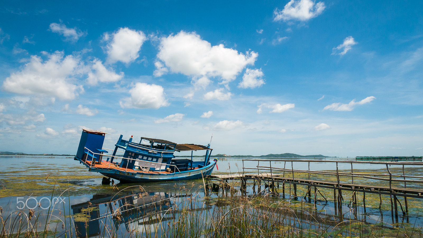 Panasonic Lumix DMC-G7 + Panasonic Lumix G 14mm F2.5 ASPH sample photo. Wrecked fishing boat photography