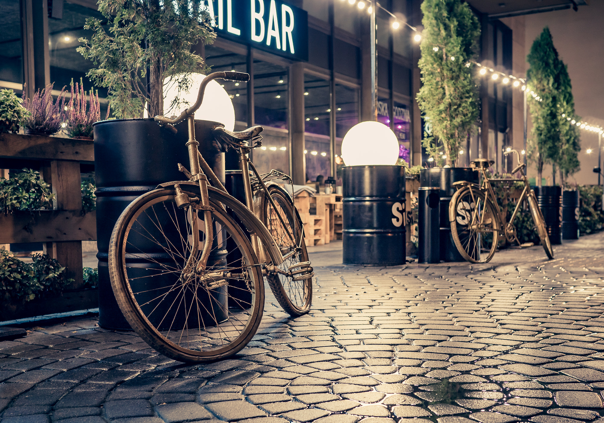 Panasonic Lumix DMC-GX8 sample photo. The streets of warsaw at night. photography