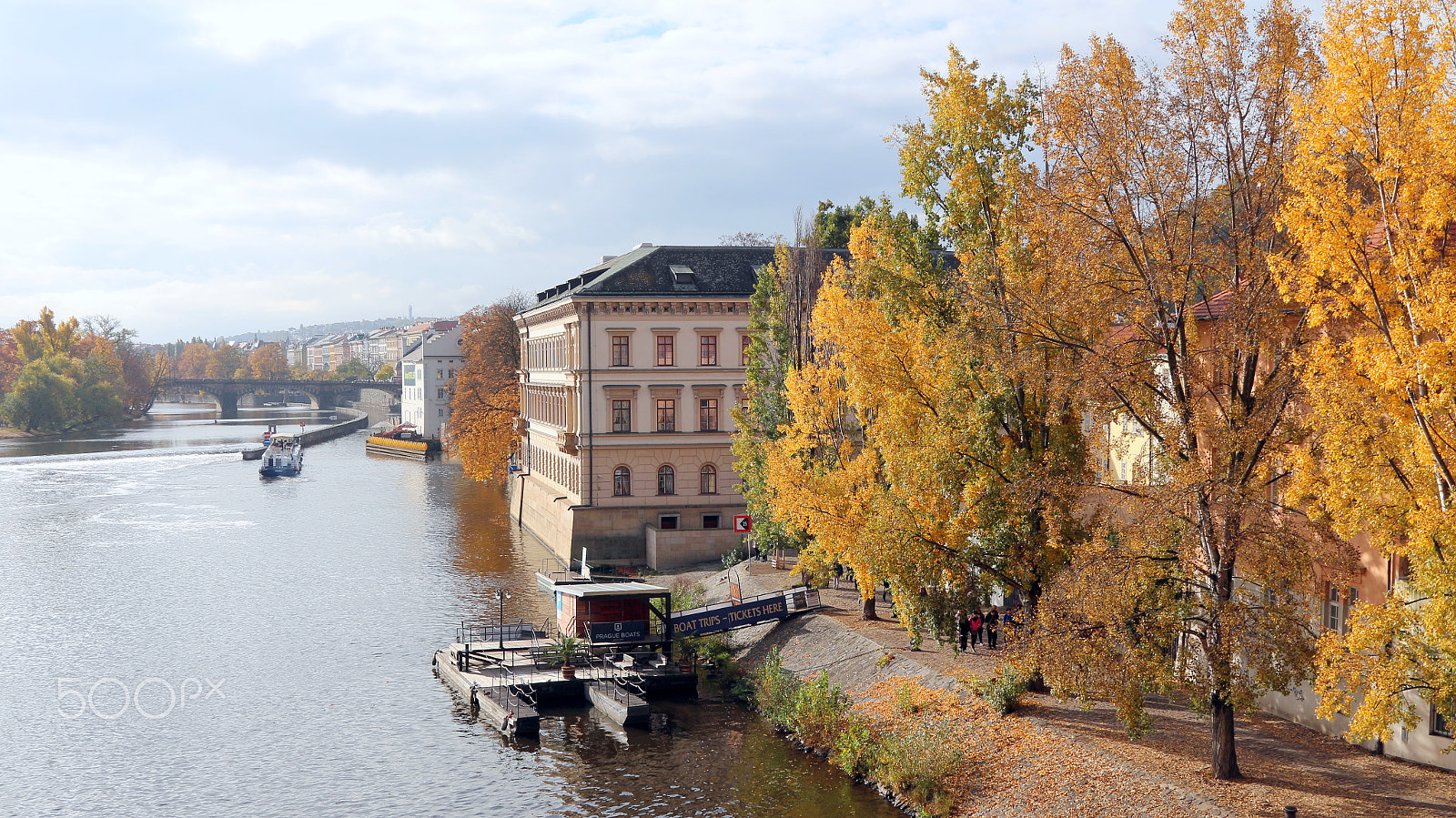 Canon EOS 700D (EOS Rebel T5i / EOS Kiss X7i) + Canon EF 24-105mm F4L IS USM sample photo. Prague photography