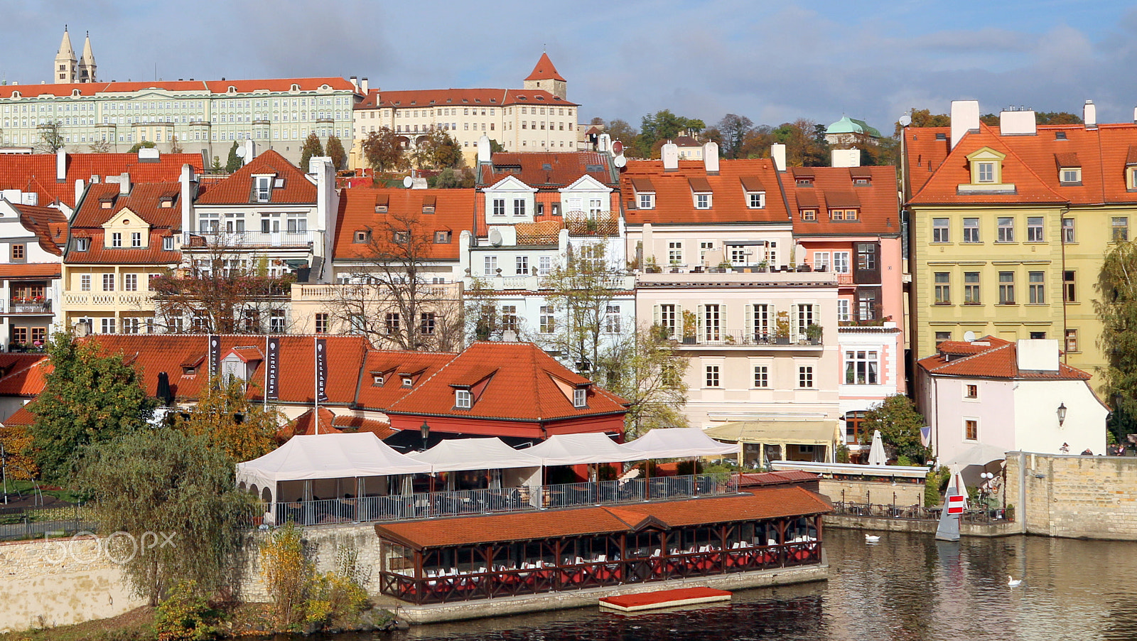 Canon EOS 700D (EOS Rebel T5i / EOS Kiss X7i) + Canon EF 24-105mm F4L IS USM sample photo. Prague photography