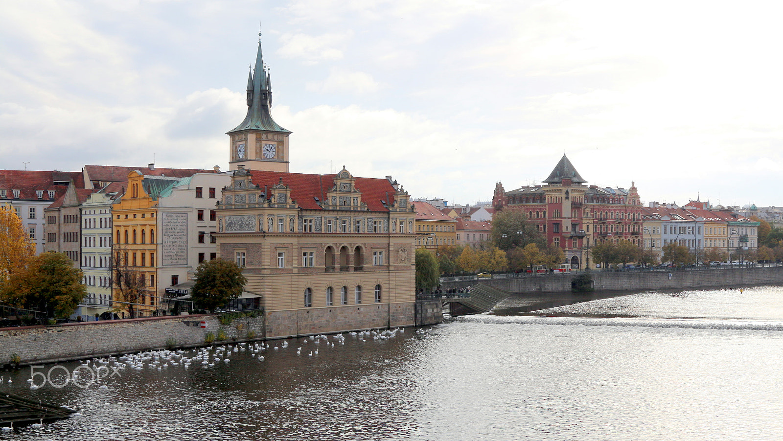 Canon EOS 700D (EOS Rebel T5i / EOS Kiss X7i) + Canon EF 24-105mm F4L IS USM sample photo. Prague photography