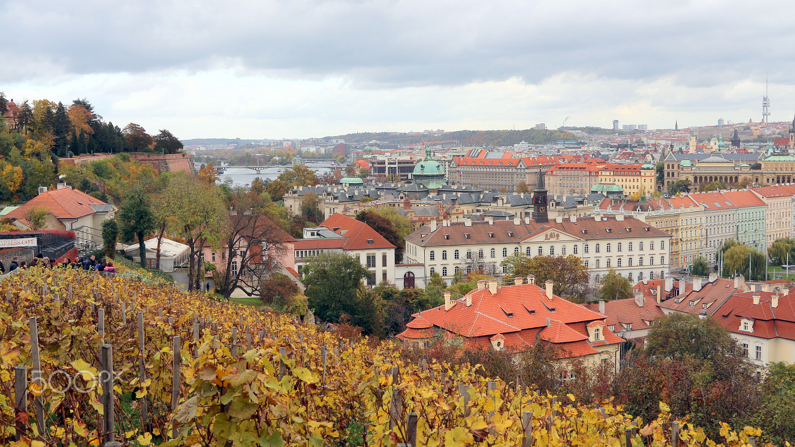 Canon EOS 700D (EOS Rebel T5i / EOS Kiss X7i) + Canon EF 24-105mm F4L IS USM sample photo. Prague photography