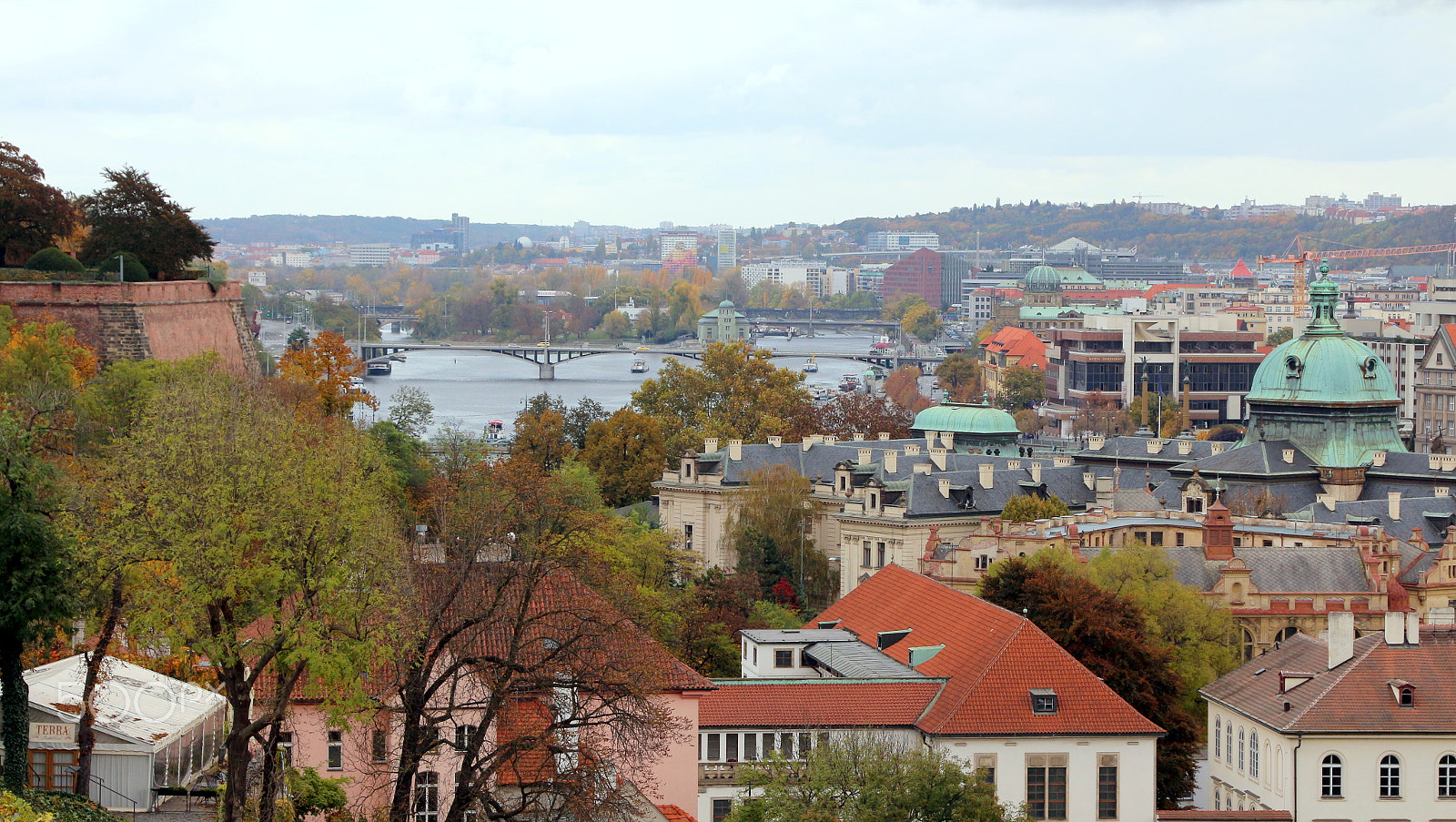 Canon EOS 700D (EOS Rebel T5i / EOS Kiss X7i) + Canon EF 24-105mm F4L IS USM sample photo. Prague photography