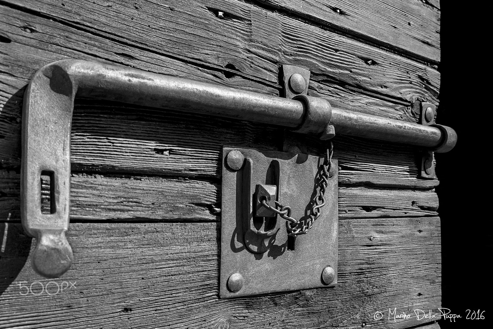 Tamron SP AF 17-50mm F2.8 XR Di II LD Aspherical (IF) sample photo. Latch photography