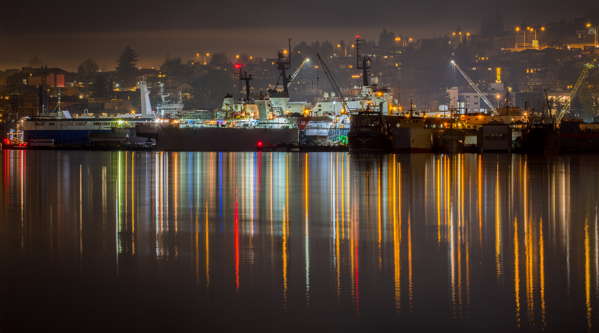 Nikon AF-S Nikkor 70-200mm F4G ED VR sample photo. Fog on south lake union photography