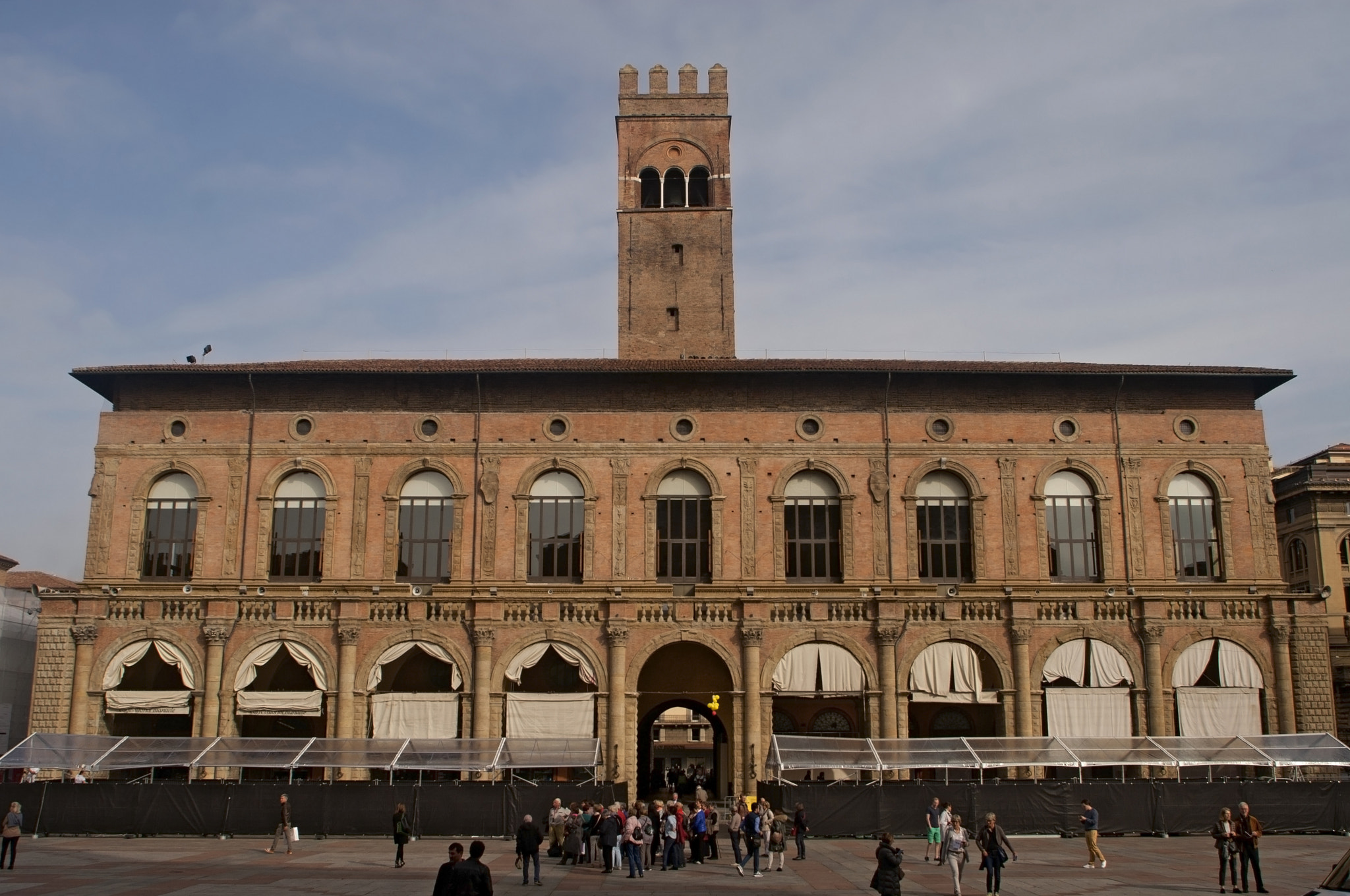Canon EF 20-35mm F3.5-4.5 USM sample photo. Palazzo del podestà (bologna) photography