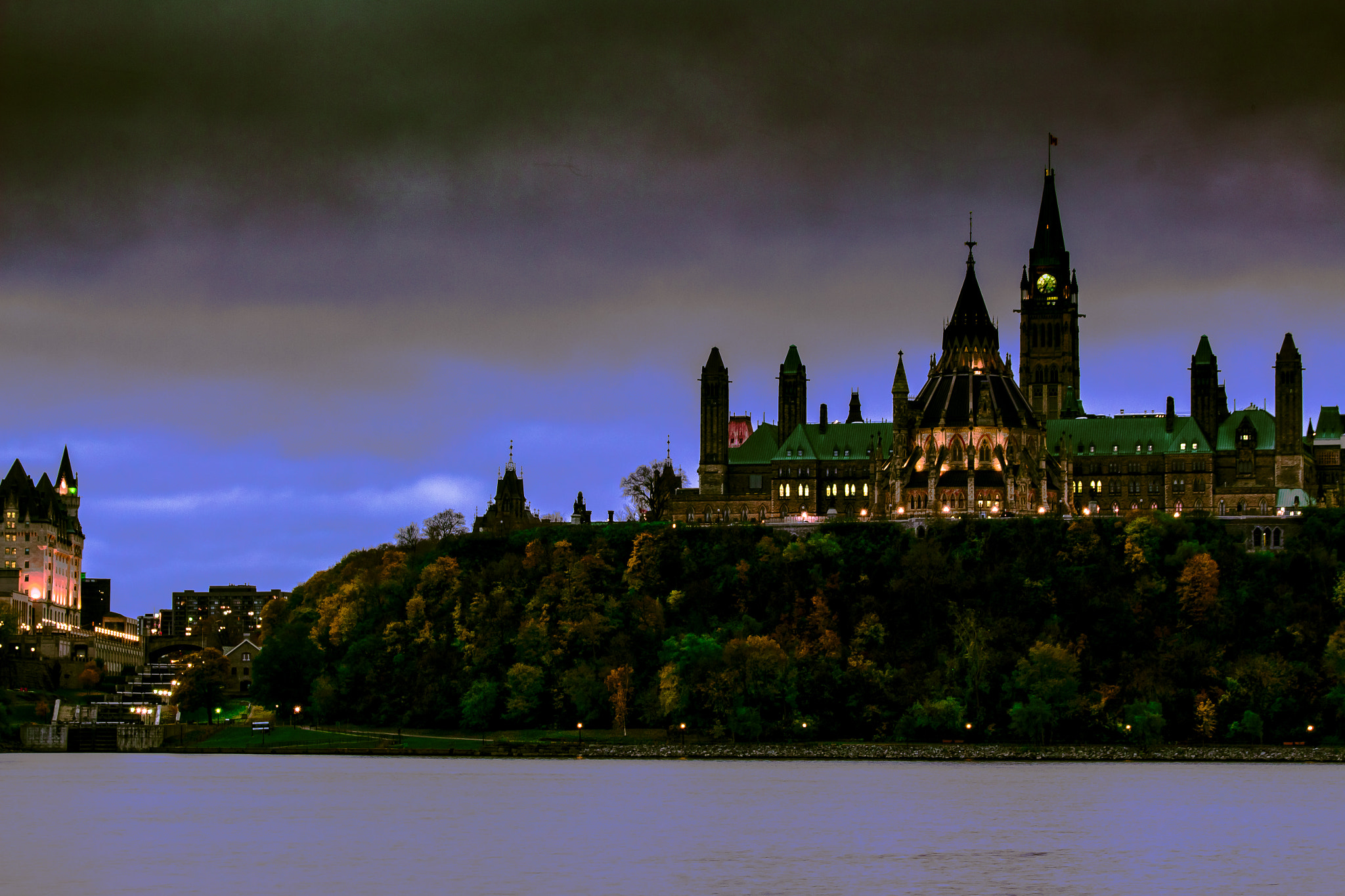 Sigma 18-250mm F3.5-6.3 DC OS HSM sample photo. Parliament photography