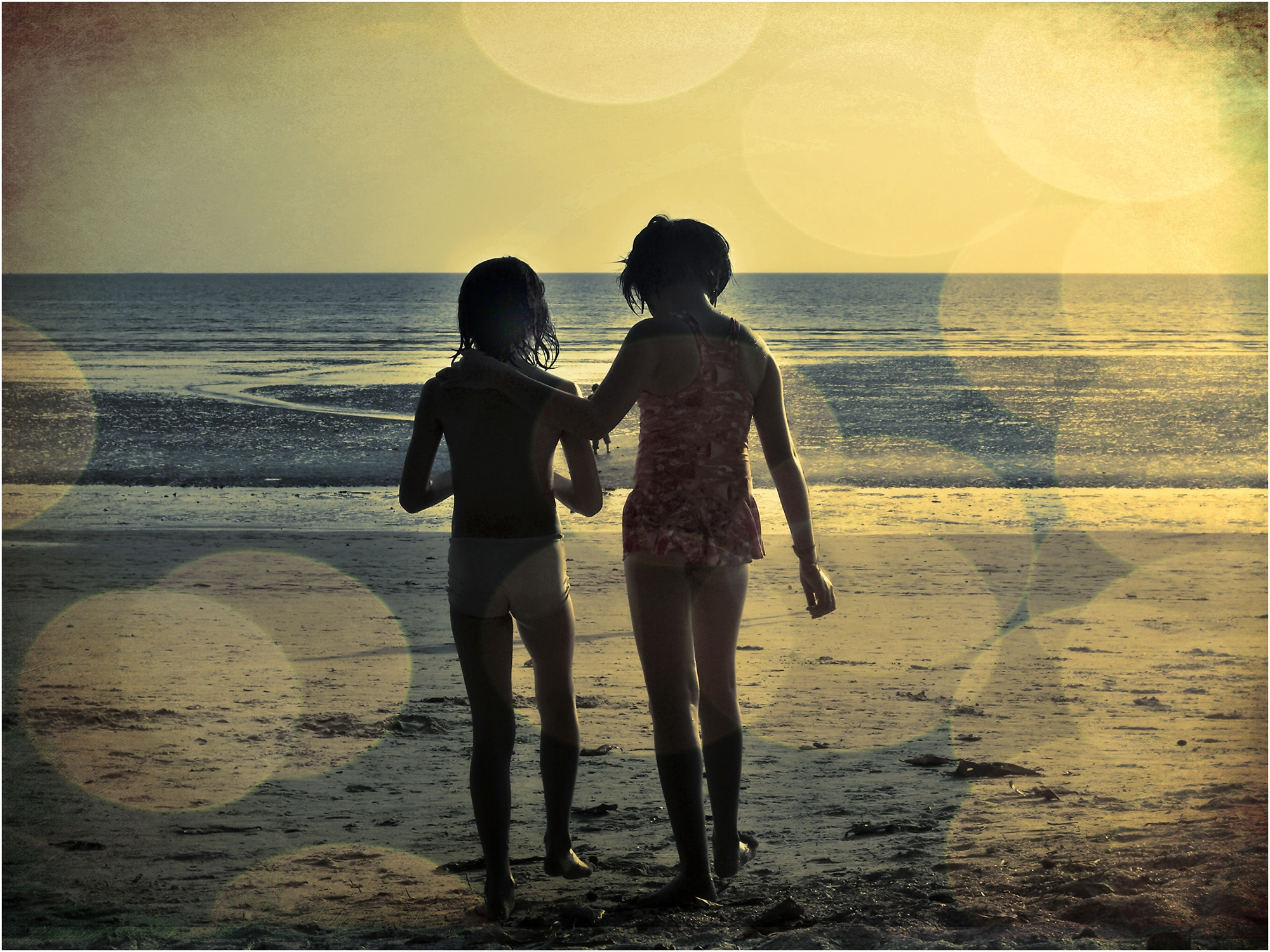 Kodak EasyShare M1033 sample photo. The last rays of sunshine on phuket photography