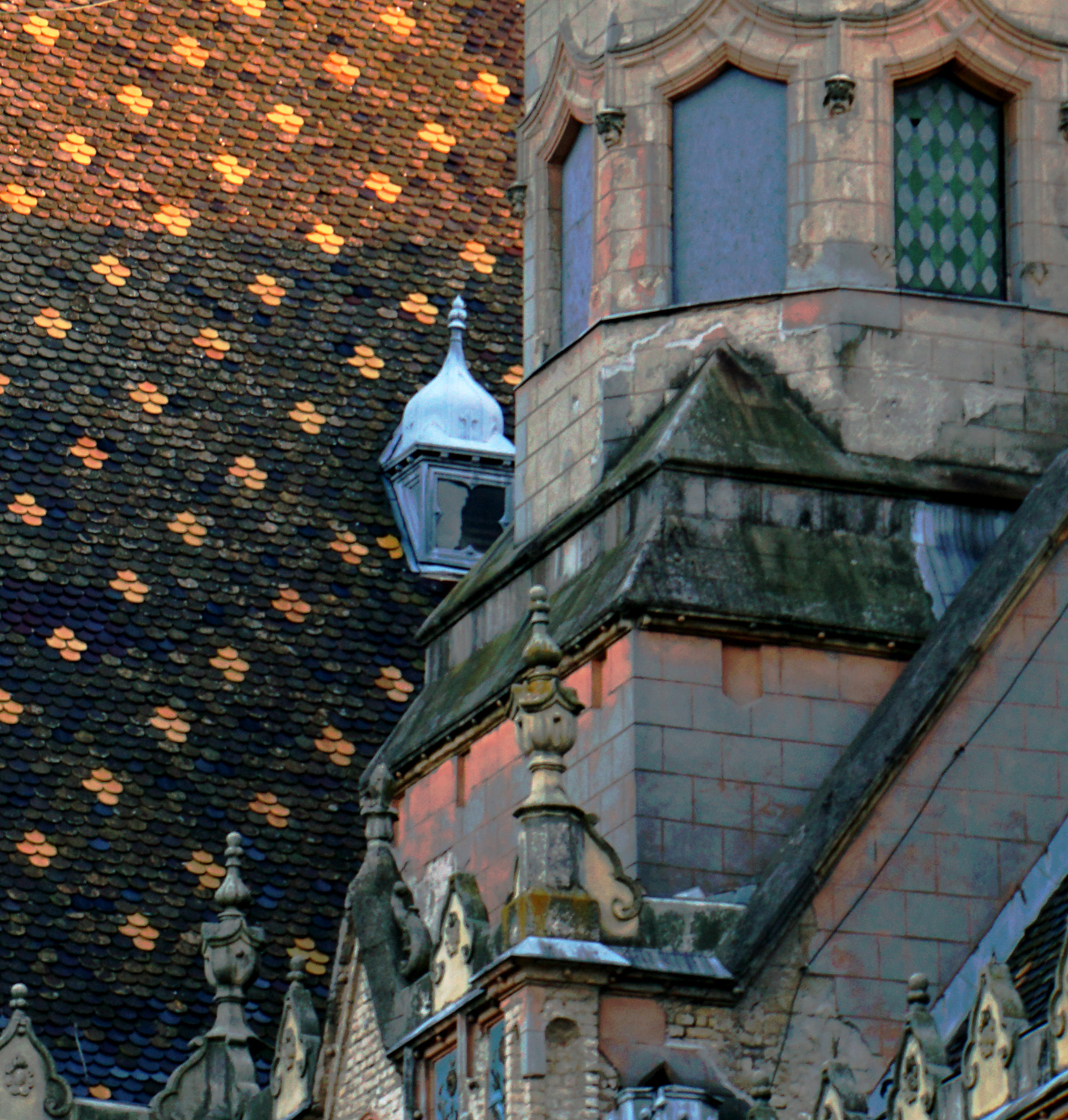 Sony E 18-200mm F3.5-6.3 OSS LE sample photo. Guildhall's tower photography