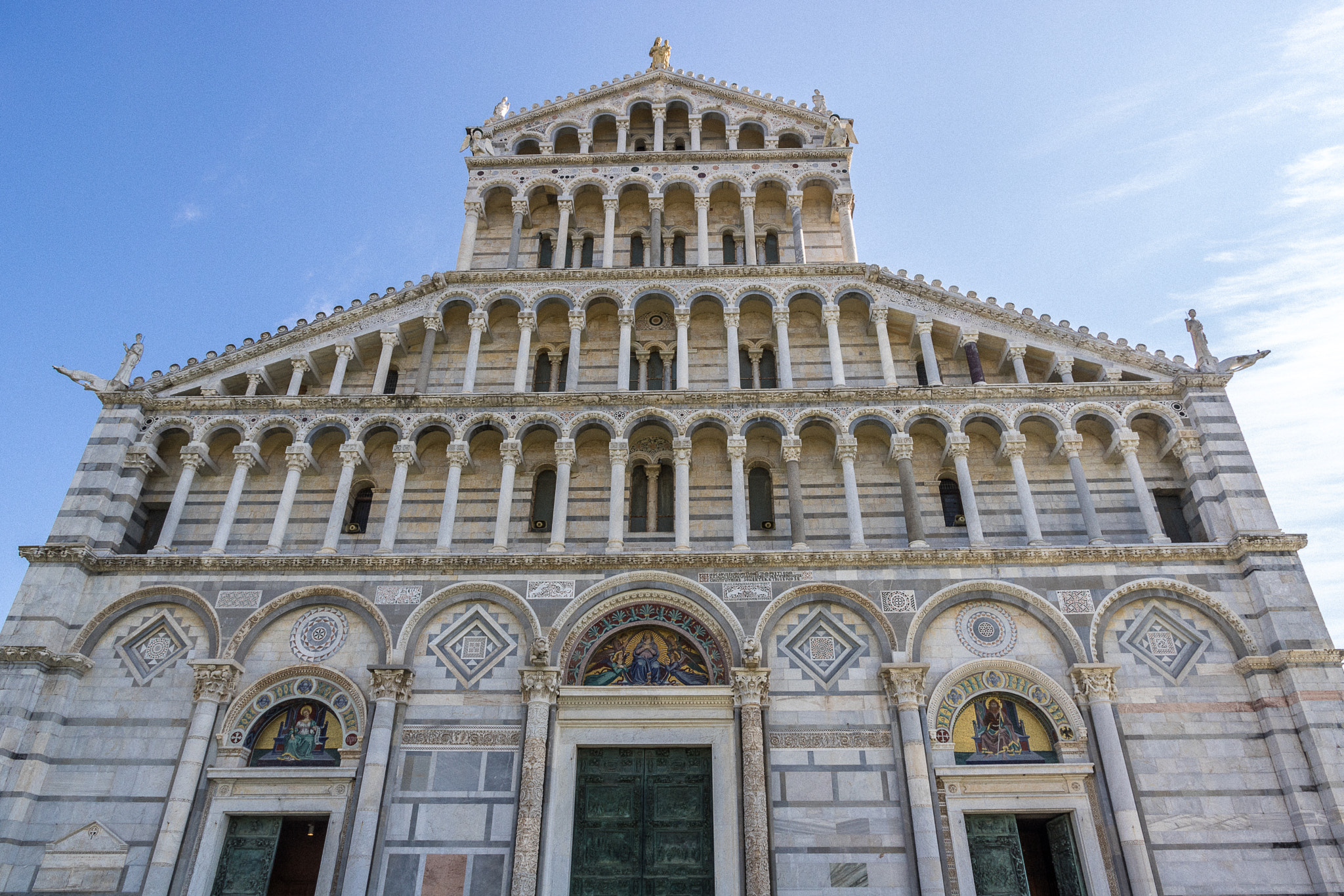 Canon EOS 760D (EOS Rebel T6s / EOS 8000D) + Canon EF-S 15-85mm F3.5-5.6 IS USM sample photo. Front facade of duomo di pisa photography