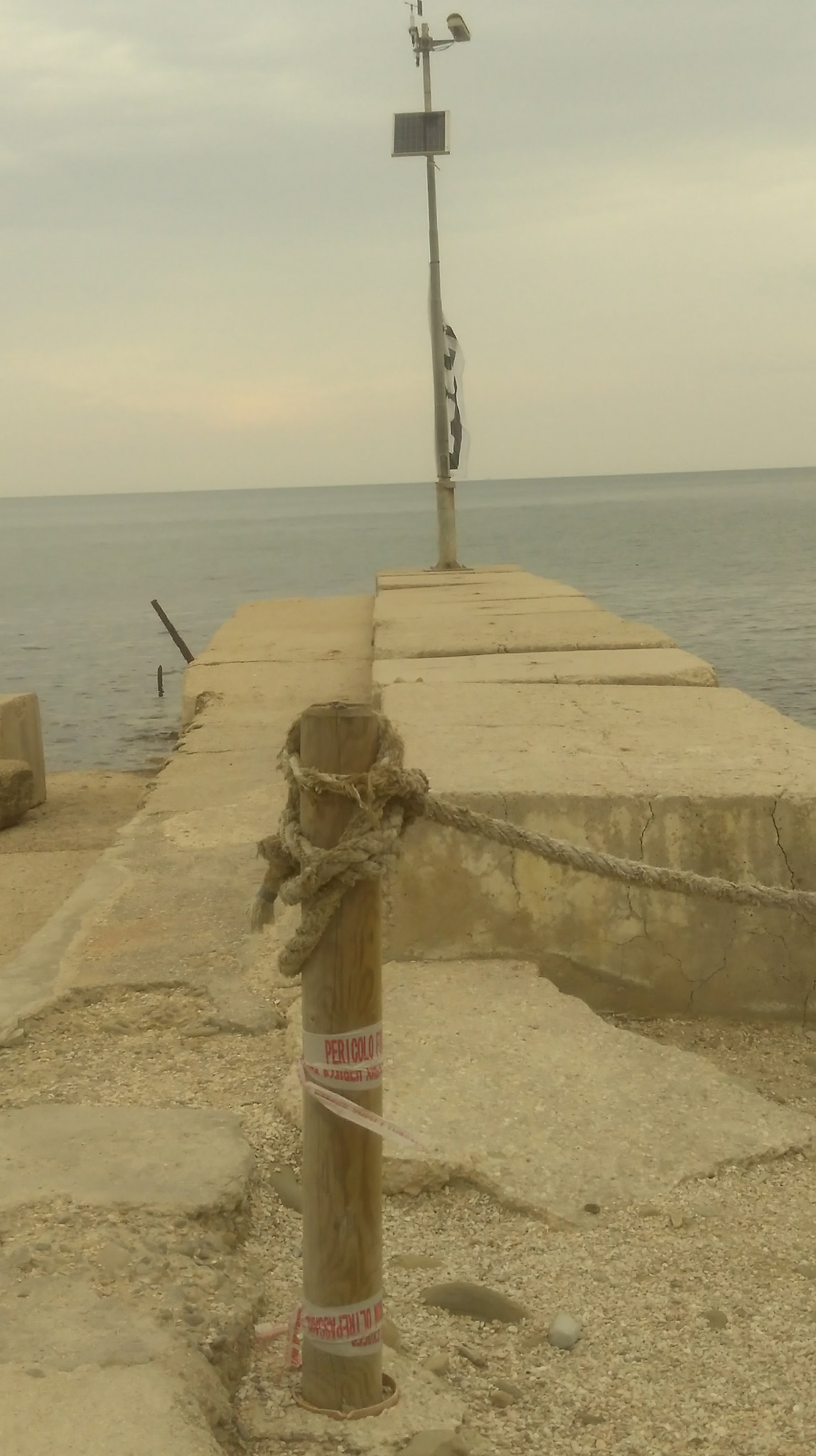HTC DESIRE 626 sample photo. Il vecchio molo - the old jetty photography
