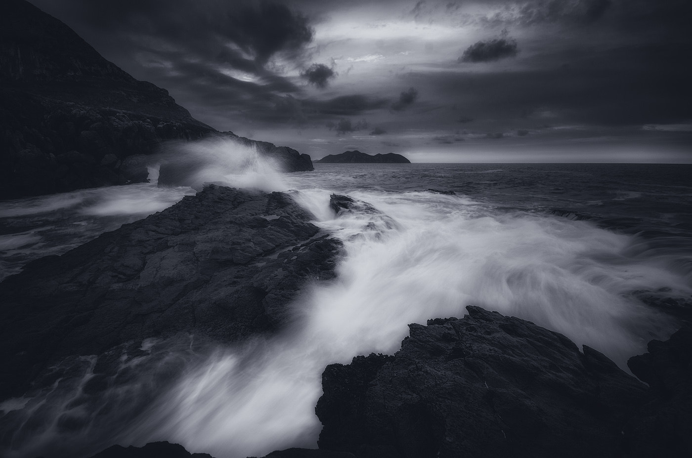 Sigma AF 10-20mm F4-5.6 EX DC sample photo. Waves of biscay photography