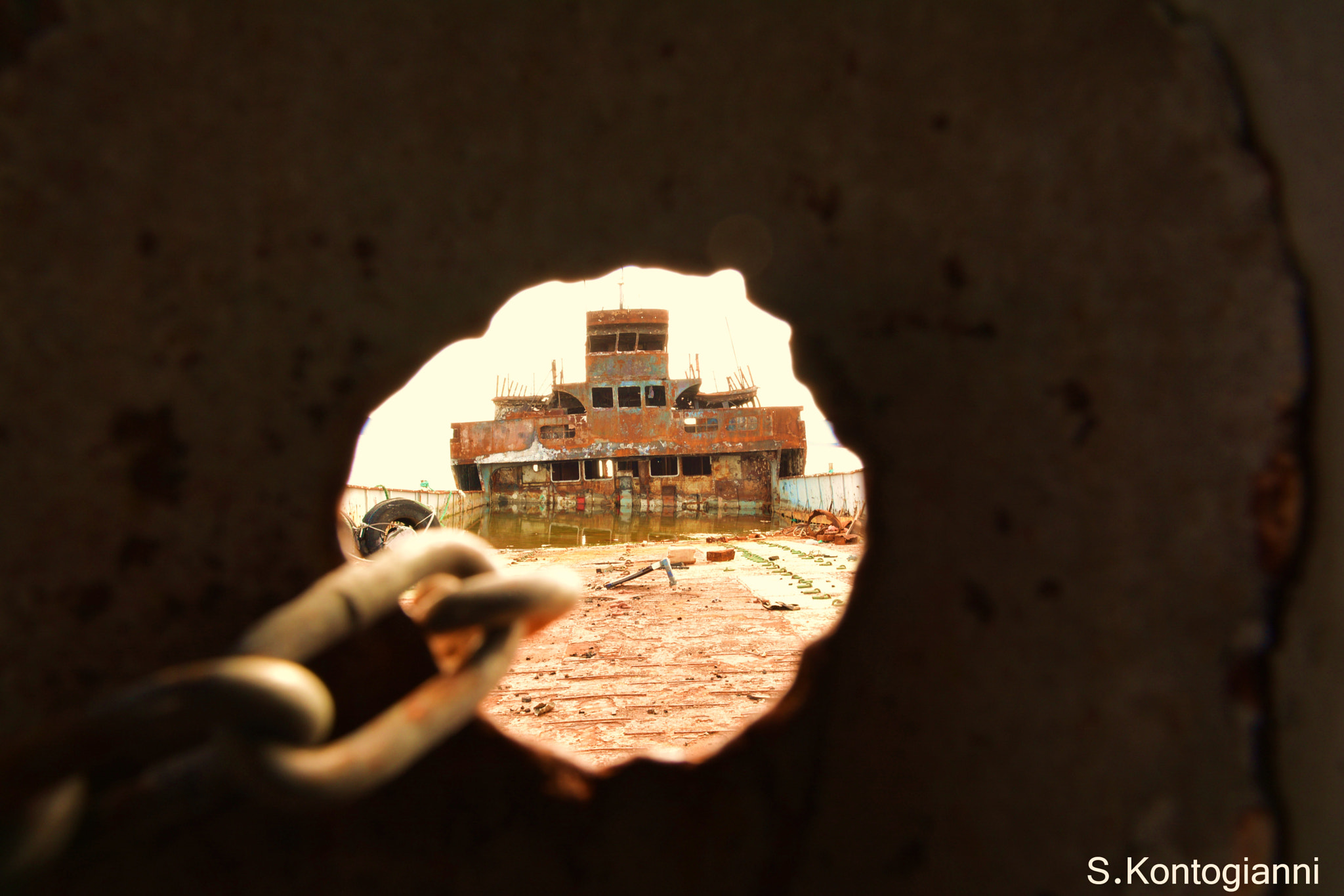 Sigma 18-250mm F3.5-6.3 DC Macro OS HSM sample photo. Shipwreckage in elefsina city... photography