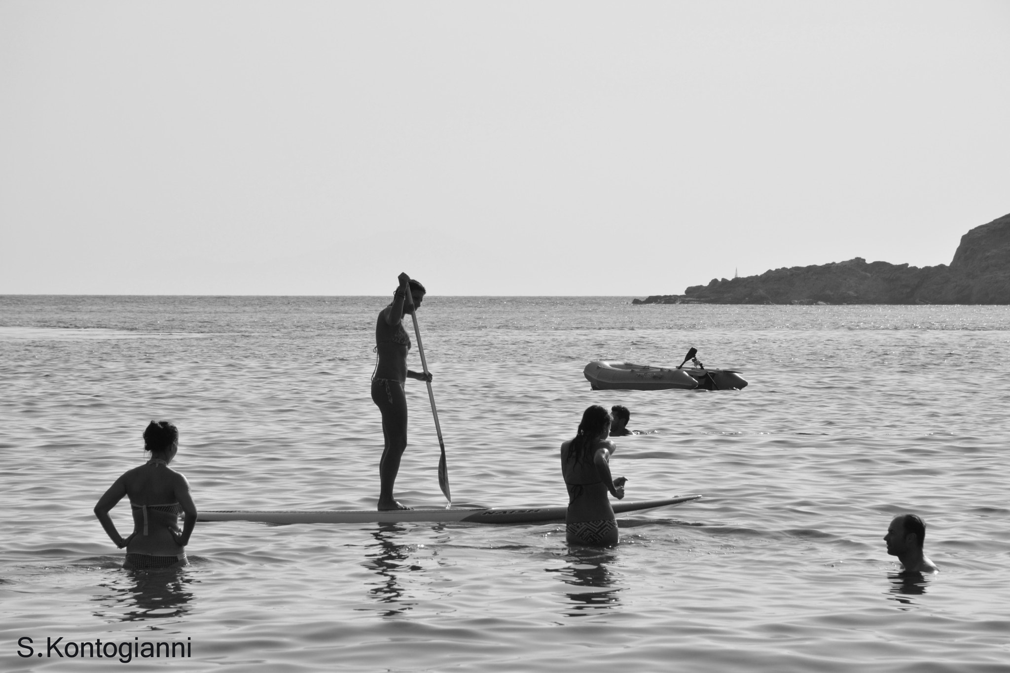 AF Nikkor 50mm f/1.8 N sample photo. Playing in the sea...sifnos,greece photography