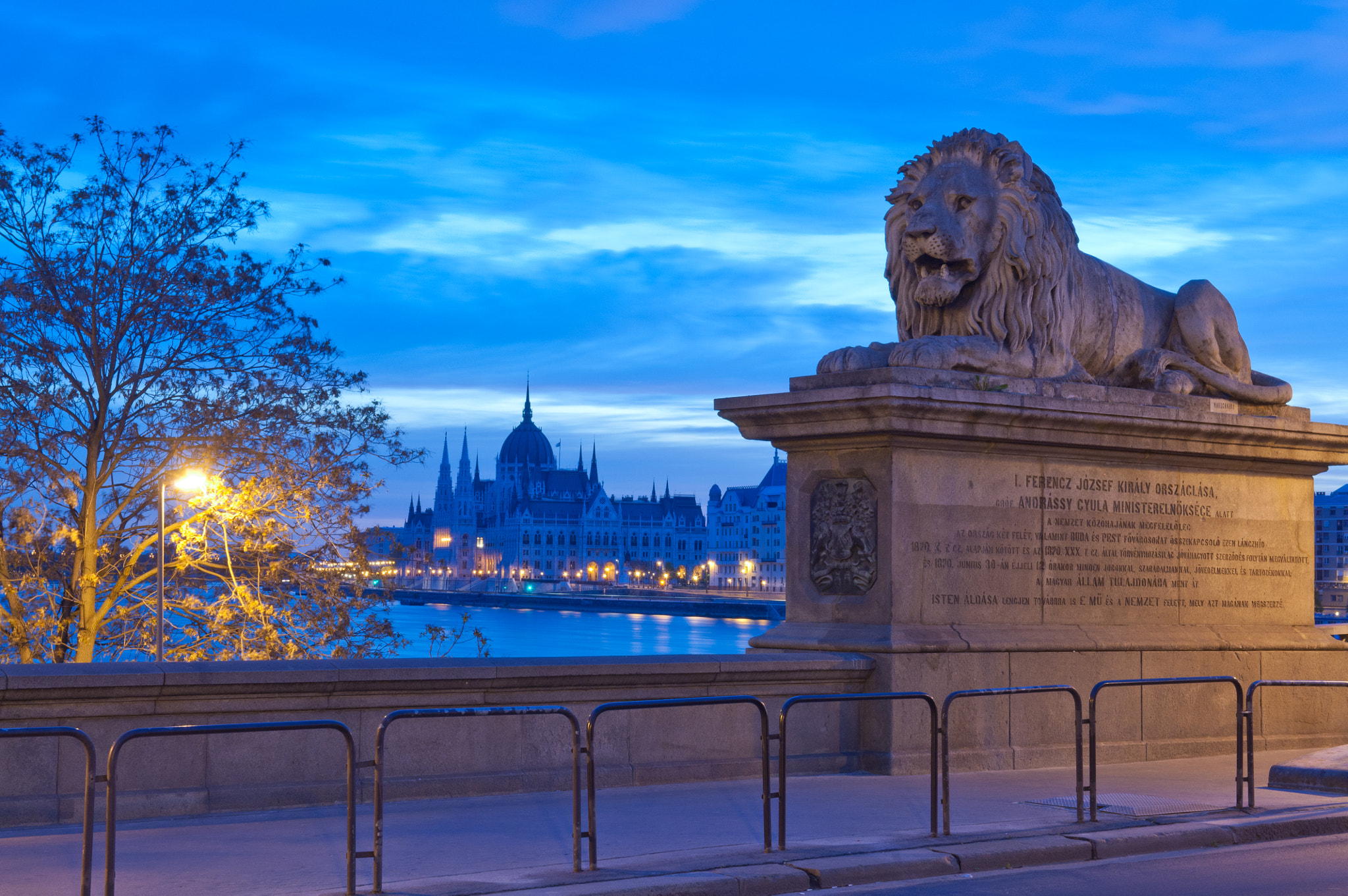 Nikon D2X sample photo. Early morning view of parliament from chain bridge photography